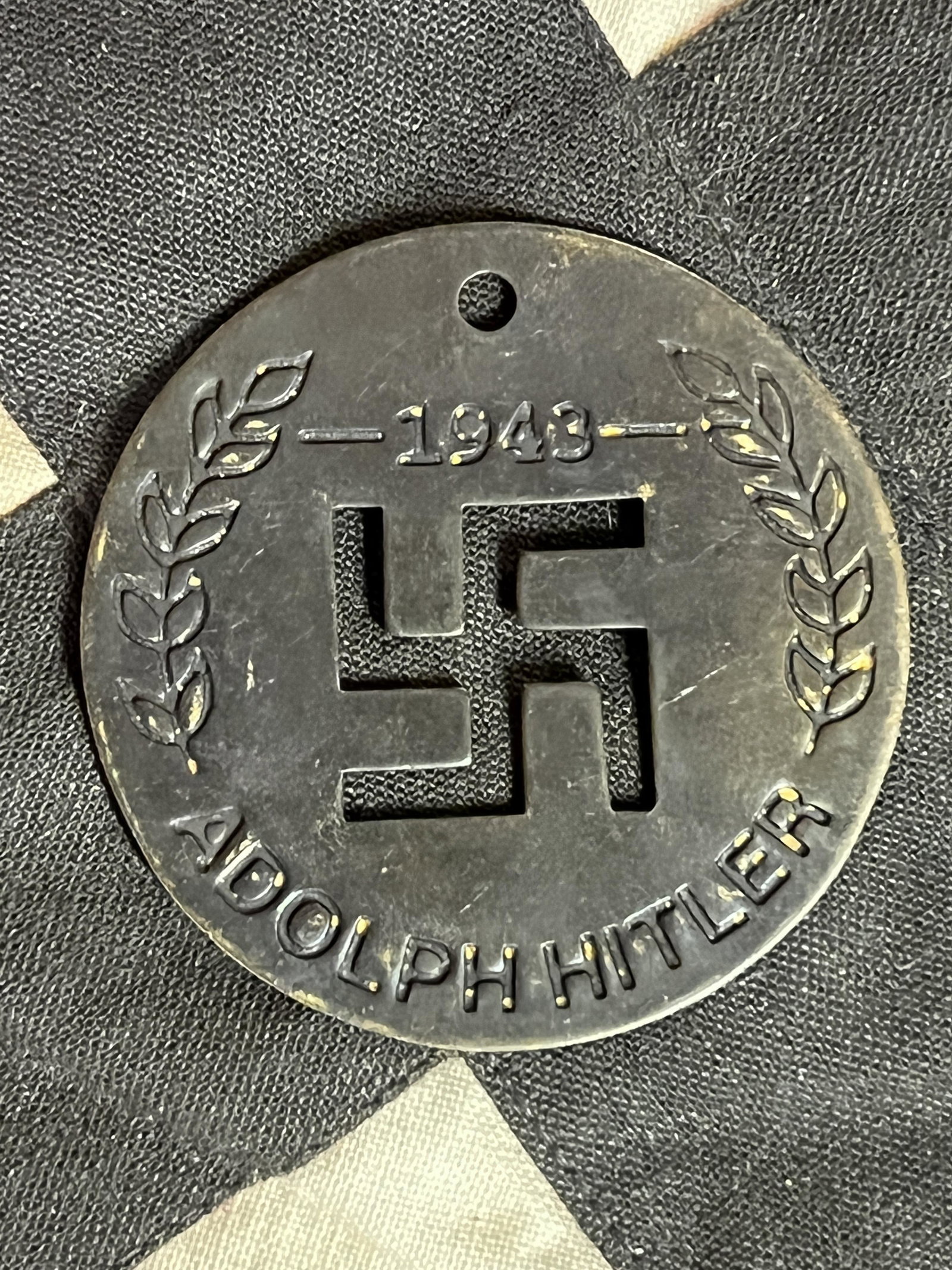 RARE WW2 GERMAN ADOLF HITLER 1943 BADGE/DOG TAG: RARE WW2 GERMAN ADOLF HITLER 1943 BADGE/DOG TAG. IT IS IN MINT OVERALL SHAPE AND CONDITION WITH A BEAUTIFUL OVERALL PATINA. A GREAT FIND AND AN EXCELLENT ADDITION TO YOUR COLLECTION.