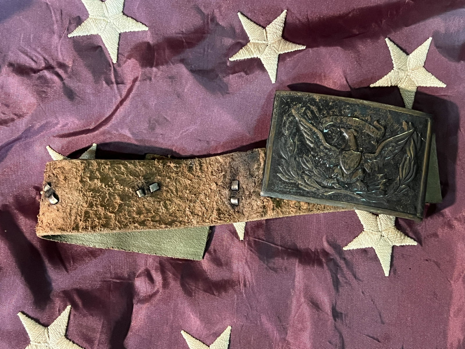 RARE CIVIL WAR UNION M1858 OFFICER BELT BUCKLE W/PART LEATHER: RARE CIVIL WAR UNION OFFICER BELT BUCKLE W/PART LEATHER. PART OF THE LEATHER BELT IS STILL ATTACHED TO THE BUCKLE. A RARE FIND. IT IS IN MINT OVERALL SHAPE AND CONDITION WITH A BEAUTIFUL OVERALL PATIN