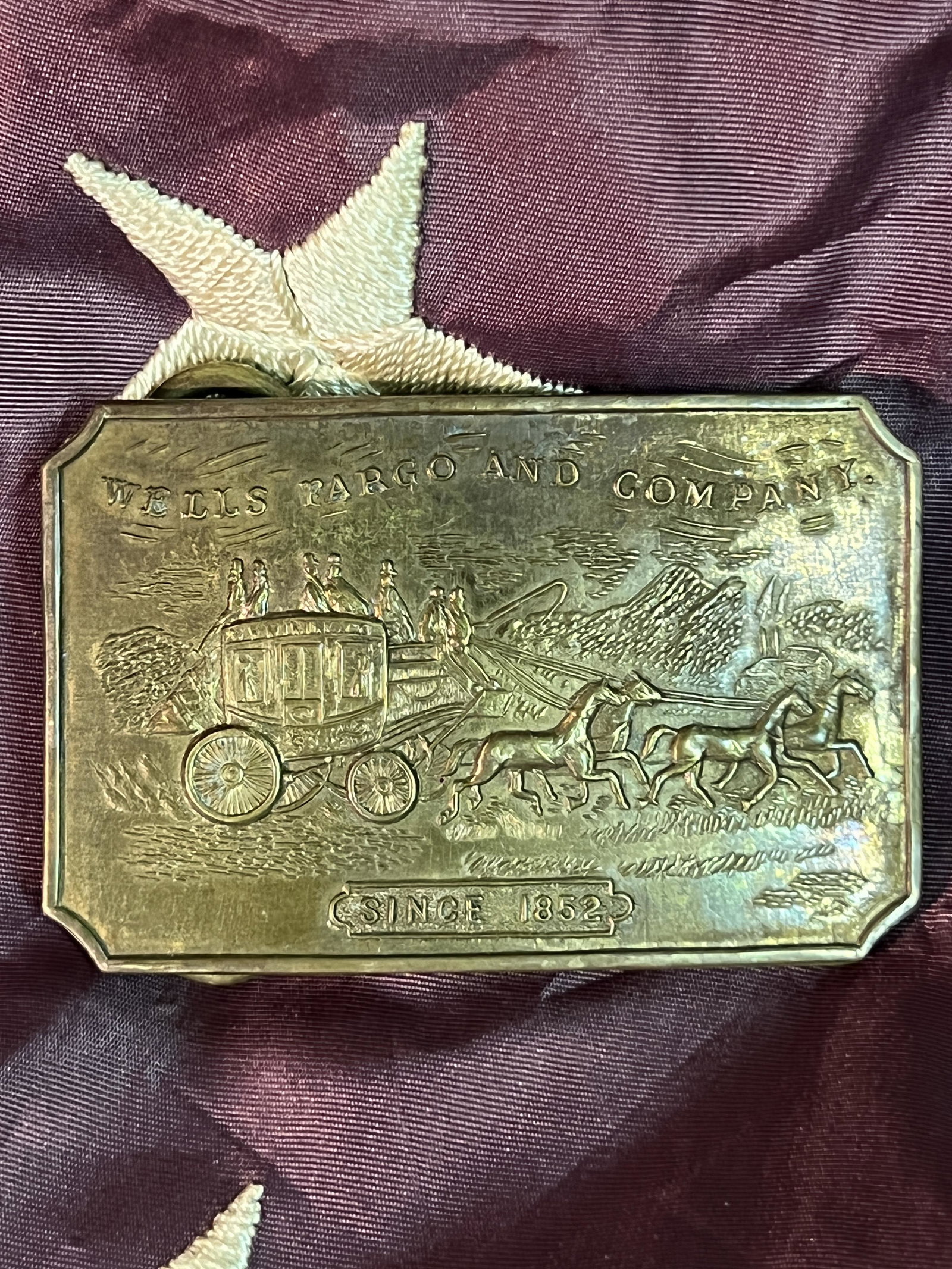 RARE CIVIL WAR WELLS FARGO BELT BUCKLE: RARE CIVIL WAR WELLS FARGO BELT BUCKLE. A RARE FIND. IT IS IN MINT OVERALL SHAPE AND CONDITION WITH A BEAUTIFUL OVERALL PATINA. A GREAT FIND AND AN EXCELLENT ADDITION TO YOUR COLLECTION.