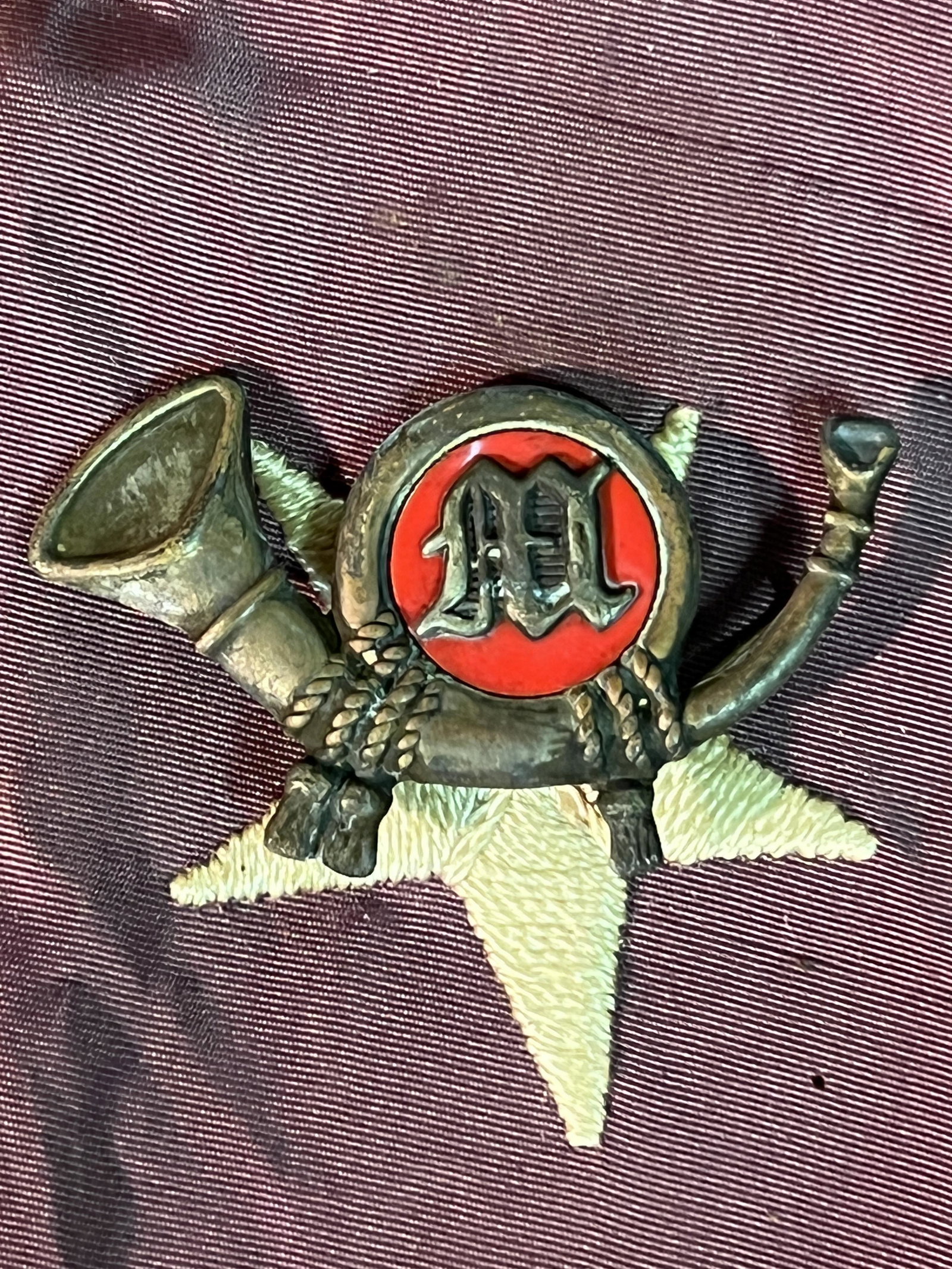 SCARCE CIVIL WAR USMC NAVY INFANTRY HAT INSIGNIA: SCARCE CIVIL WAR USMC NAVY INFANTRY HAT INSIGNIA. A RARE FIND. IT IS IN MINT OVERALL SHAPE AND CONDITION WITH A BEAUTIFUL OVERALL PATINA. HAS A GREAT LOOK TO IT WITH AN EXCELLENT OVERALL EYE APPEAL. P