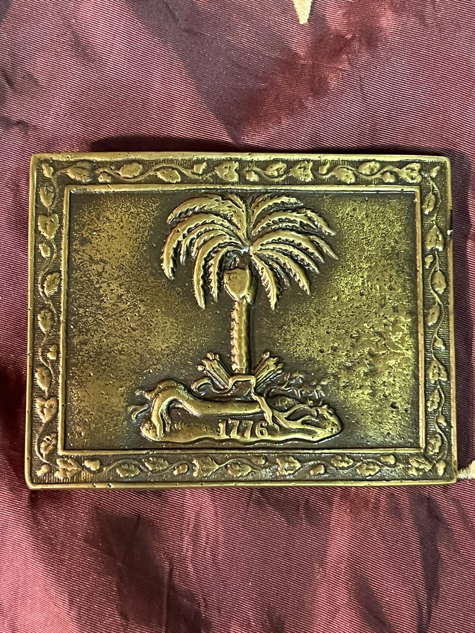 RARE CIVIL WAR CONFEDERATE PALMETTO SOUTH CAROLINA BELT BUCKLE: RARE CIVIL WAR CONFEDERATE PALMETTO SOUTH CAROLINA BELT BUCKLE. A RARE FIND. IT IS IN MINT OVERALL SHAPE AND CONDITION WITH A BEAUTIFUL OVERALL PATINA. HAS A GREAT LOOK TO IT WITH AN EXCELLENT OVERALL