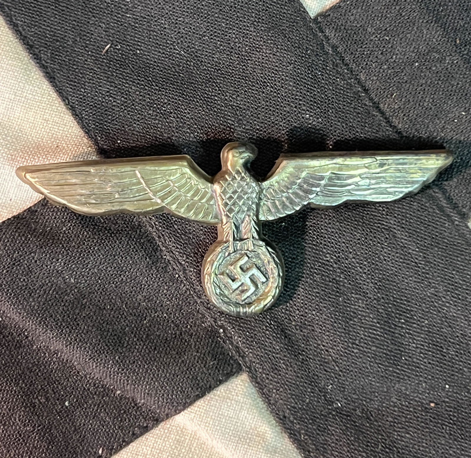 RARE WW2 GERMAN NSDAP EAGLE HAT INSIGNIA: RARE WW2 GERMAN NSDAP EAGLE HAT INSIGNIA. A RARE FIND. IT IS IN MINT OVERALL SHAPE AND CONDITION WITH A BEAUTIFUL OVERALL PATINA. A GREAT FIND AND AN EXCELLENT ADDITION TO YOUR COLLECTION.