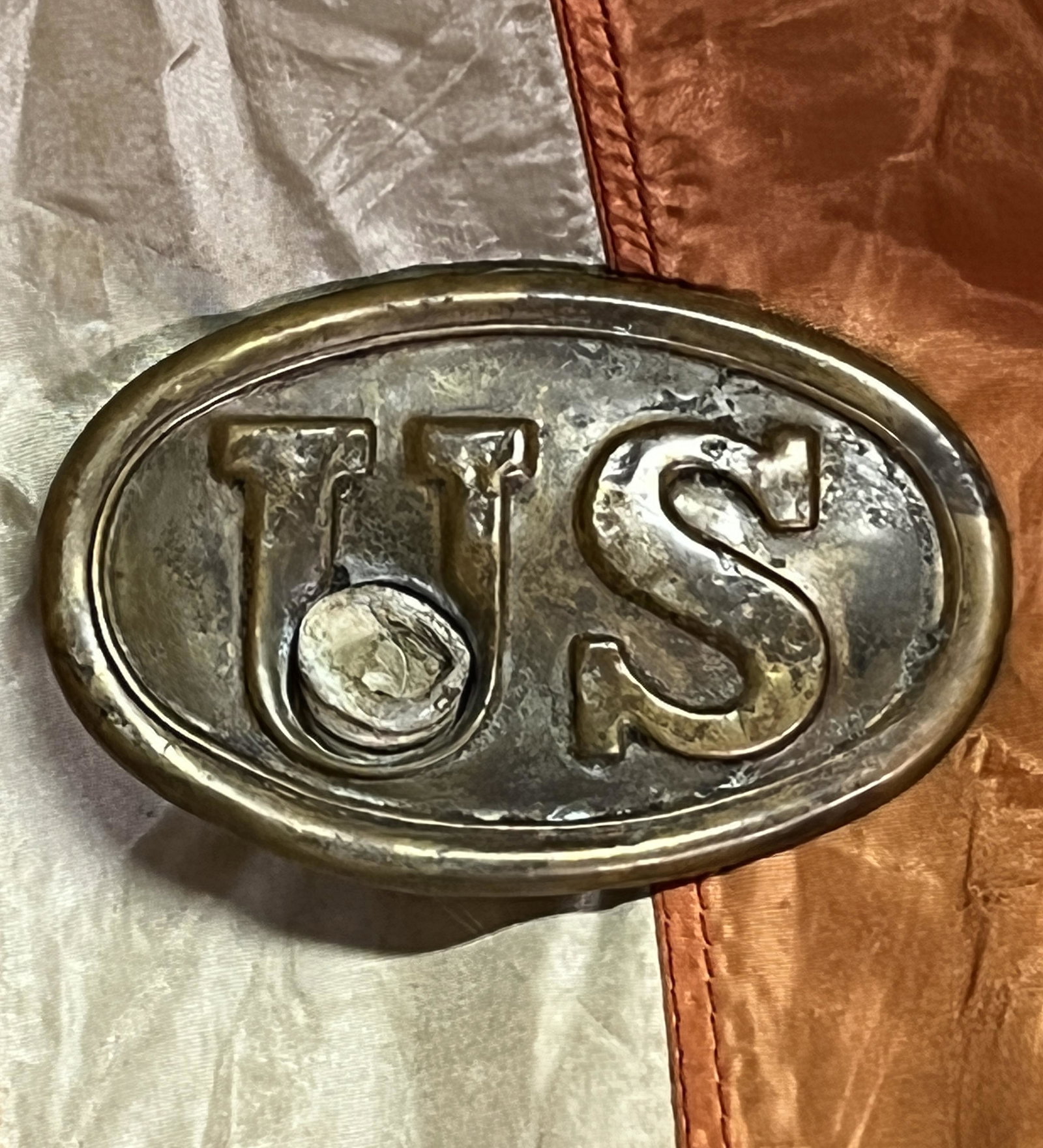 SCARCE CIVIL WAR BULLET STRUCK U.S. BELT BUCKLE: SCARCE CIVIL WAR BULLET STRUCK U.S. BELT BUCKLE. A RARE FIND. COMES FROM A COLLECTION. IT IS IN MINT OVERALL SHAPE AND CONDITION WITH A BEAUTIFUL OVERALL PATINA. HAS A GREAT LOOK TO IT WITH AN EXCELLE