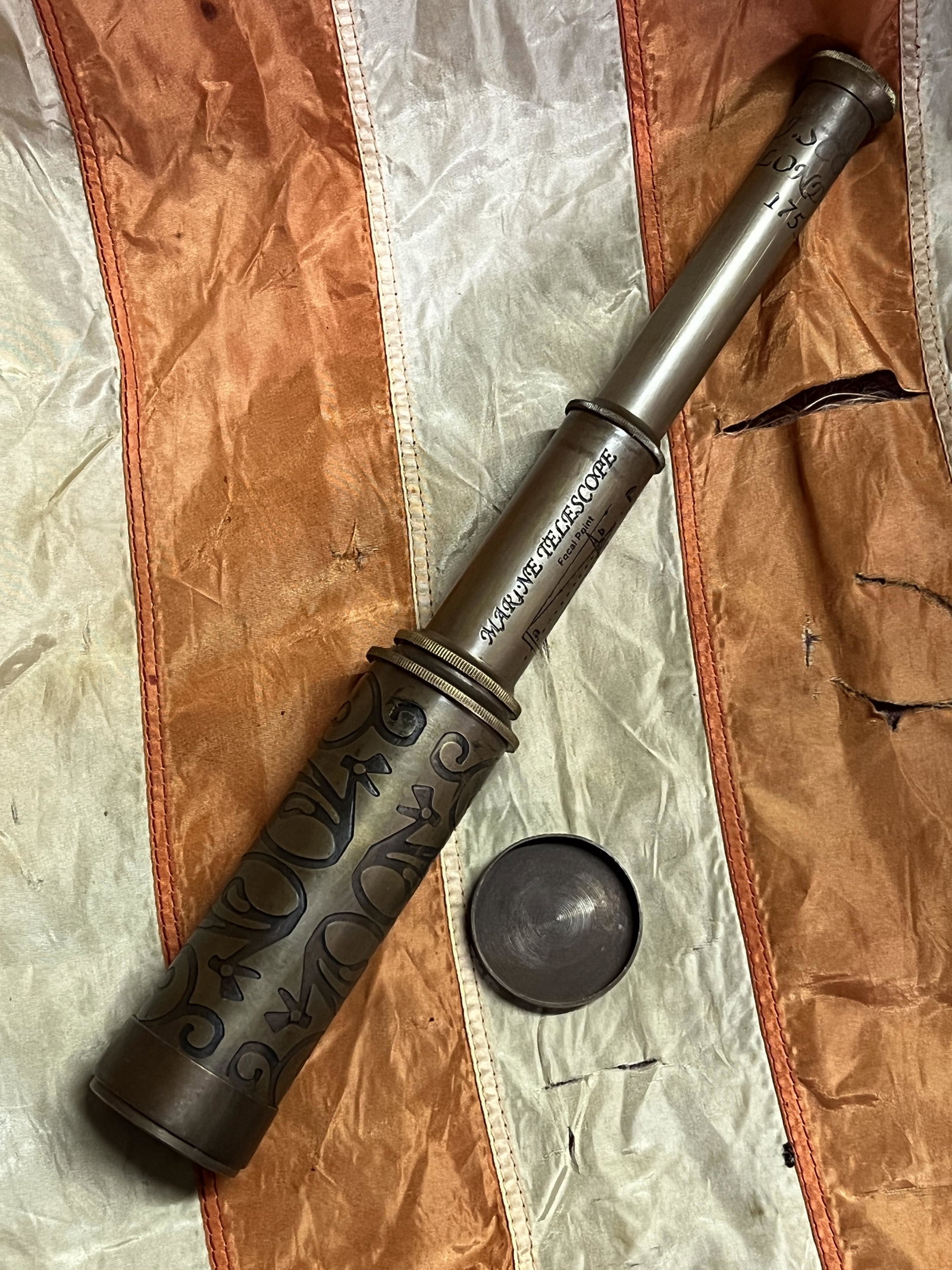 ANTIQUE CIVIL WAR TYPE FULLY ENGRAVED BINOCULARS: ANTIQUE CIVIL WAR TYPE FULLY ENGRAVED BINOCULARS. IN GOOD OVERALL SHAPE AND CONDITION WITH A BEAUTIFUL OVERALL PATINA. PLEASE VIEW ALL DETAILED PICTURES. A GREAT FIND AND AN EXCELLENT ADDITION TO YOUR