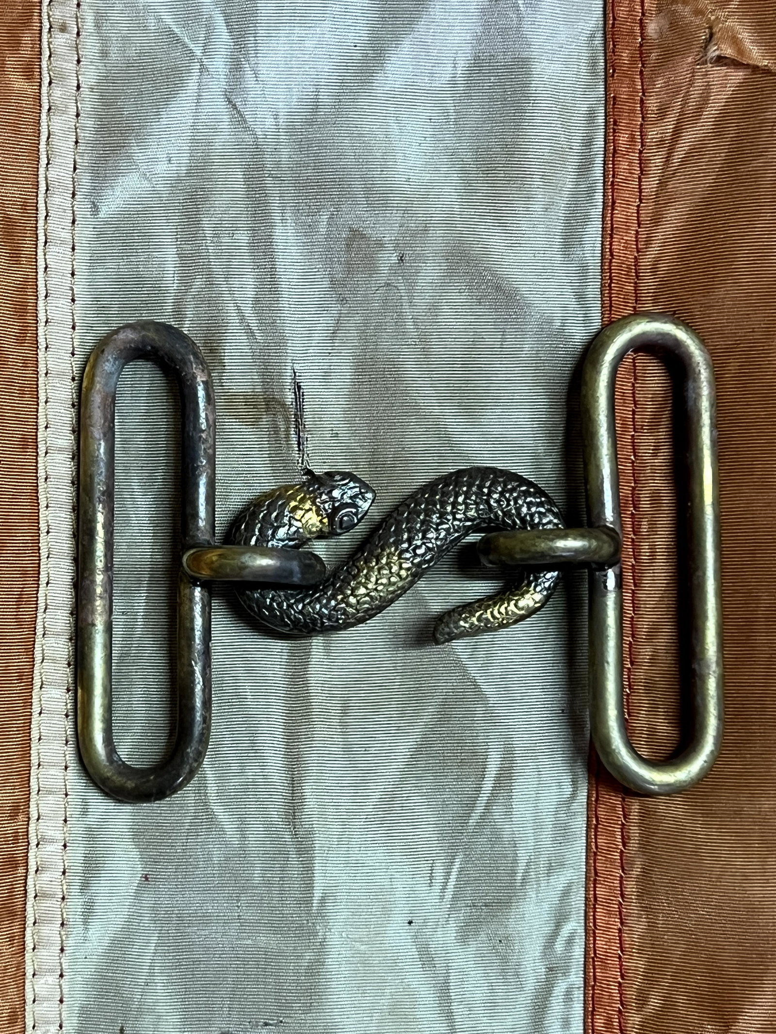 RARE CIVIL WAR CONFEDERATE SNAKE 2 PIECE BELT BUCKLE: RARE CIVIL WAR CONFEDERATE SNAKE 2 PIECE BELT BUCKLE. A RARE FIND. IT IS IN MINT OVERALL SHAPE AND CONDITION WITH A BEAUTIFUL OVERALL PATINA. PLEASE VIEW ALL DETAILED PICTURES. A GREAT FIND AND AN EXC