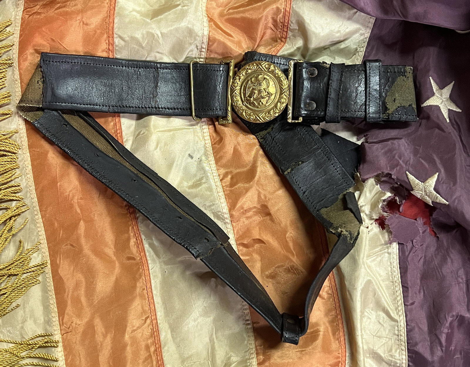 CIVIL WAR CONFEDERATE NAVY OFFICER COMPLETE BELT BUCKLE: CIVIL WAR CONFEDERATE NAVY OFFICER COMPLETE BELT BUCKLE. A RARE FIND. IT IS IN MINT OVERALL SHAPE AND CONDITION WITH A BEAUTIFUL OVERALL PATINA. HAS A GREAT LOOK TO IT WITH AN EXCELLENT OVERALL EYE AP