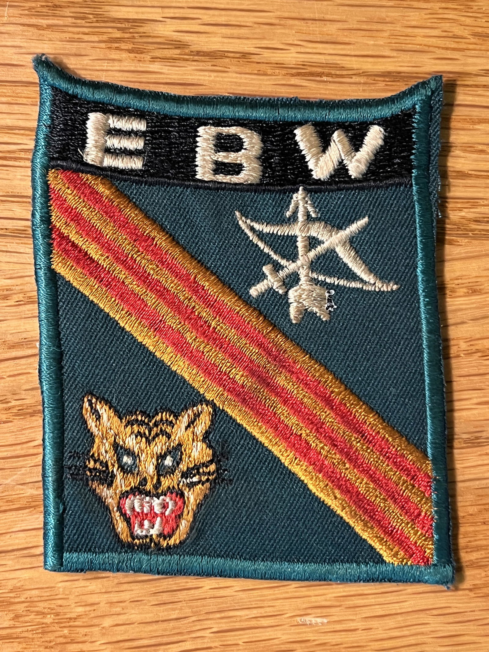 VIETNAM WAR SPEICAL FORCES GREEN BERET ARVN TIGER FORCE RANGER PATCH EBW: VIETNAM WAR SPEICAL FORCES GREEN BERET ARVN TIGER FORCE RANGER PATCH EBW. A VERY RARE FIND. IT IS IN MINT OVERALL SHAPE AND CONDITION WITH A BEAUTIFUL OVERALL PATINA. SHOWS GOOD WEAR AND USE. HAS A GR