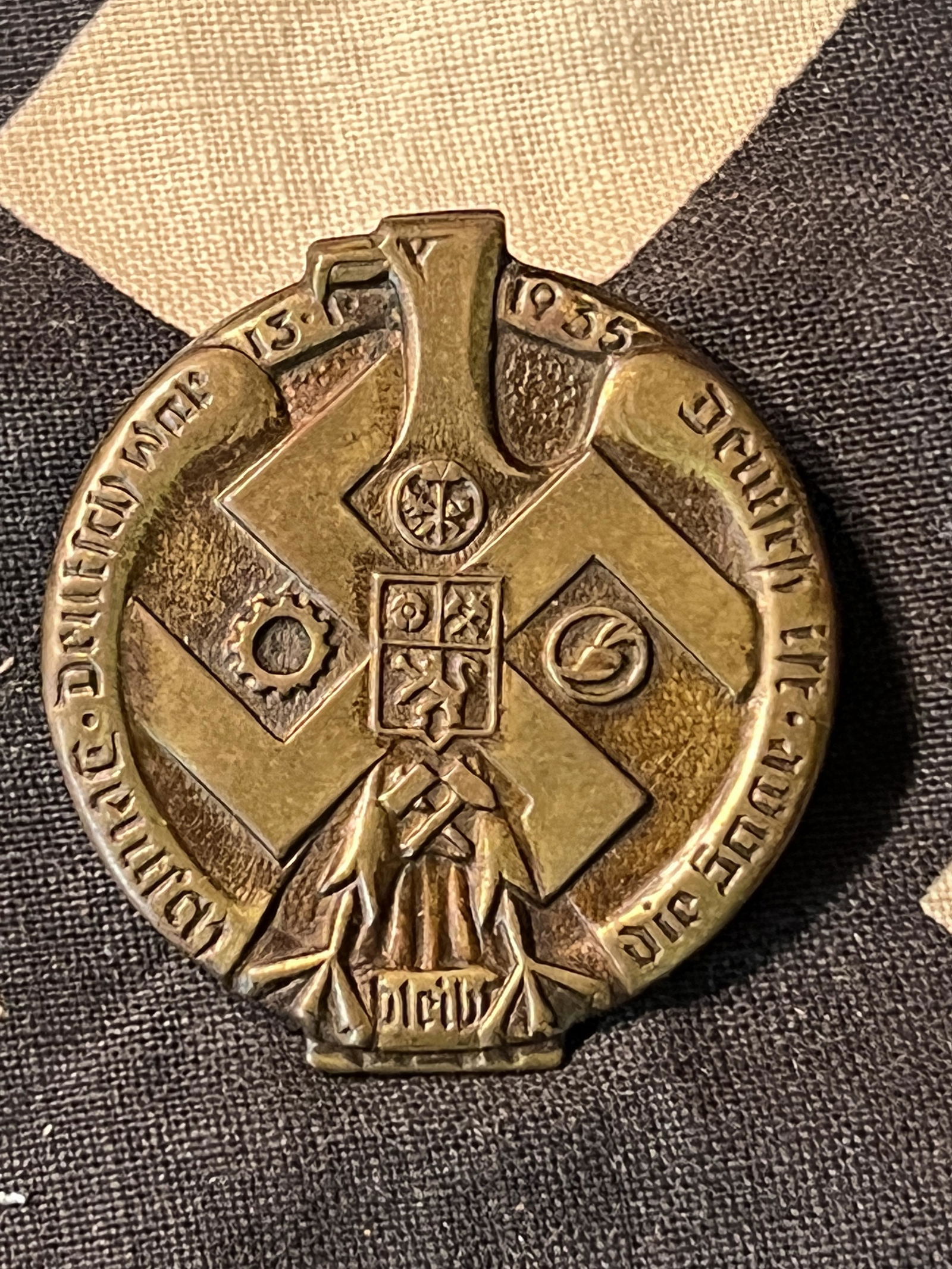 WW2 GERMAN WIKING SS DIVISION TINNIE BADGE: WW2 GERMAN WIKING SS DIVISION TINNIE BADGE. A VERY RARE FIND. IT IS IN MINT OVERALL SHAPE AND CONDITION WITH A BEAUTIFUL OVERALL PATINA. HAS A GREAT LOOK TO IT WITH AN EXCELLENT OVERALL EYE APPEAL. PL