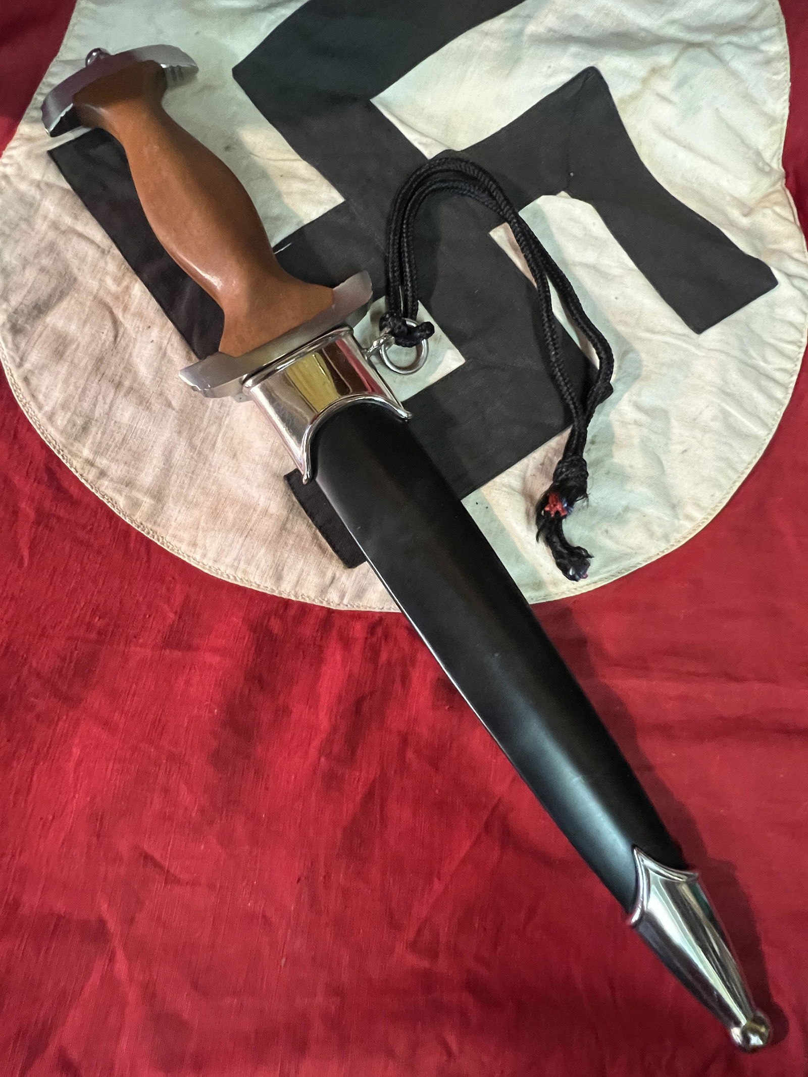 WW2 ERA GERMAN BOKER SOLINGEN SA DAGGER W/SHEATH: WW2 ERA GERMAN BOKER SOLINGEN SA DAGGER W/SHEATH. A RARE FIND. IT IS IN MINT OVERALL SHAPE AND CONDITION WITH A BEAUTIFUL OVERALL PATINA. HAS A GREAT LOOK TO IT WITH AN EXCELLENT OVERALL EYE APPEAL. A