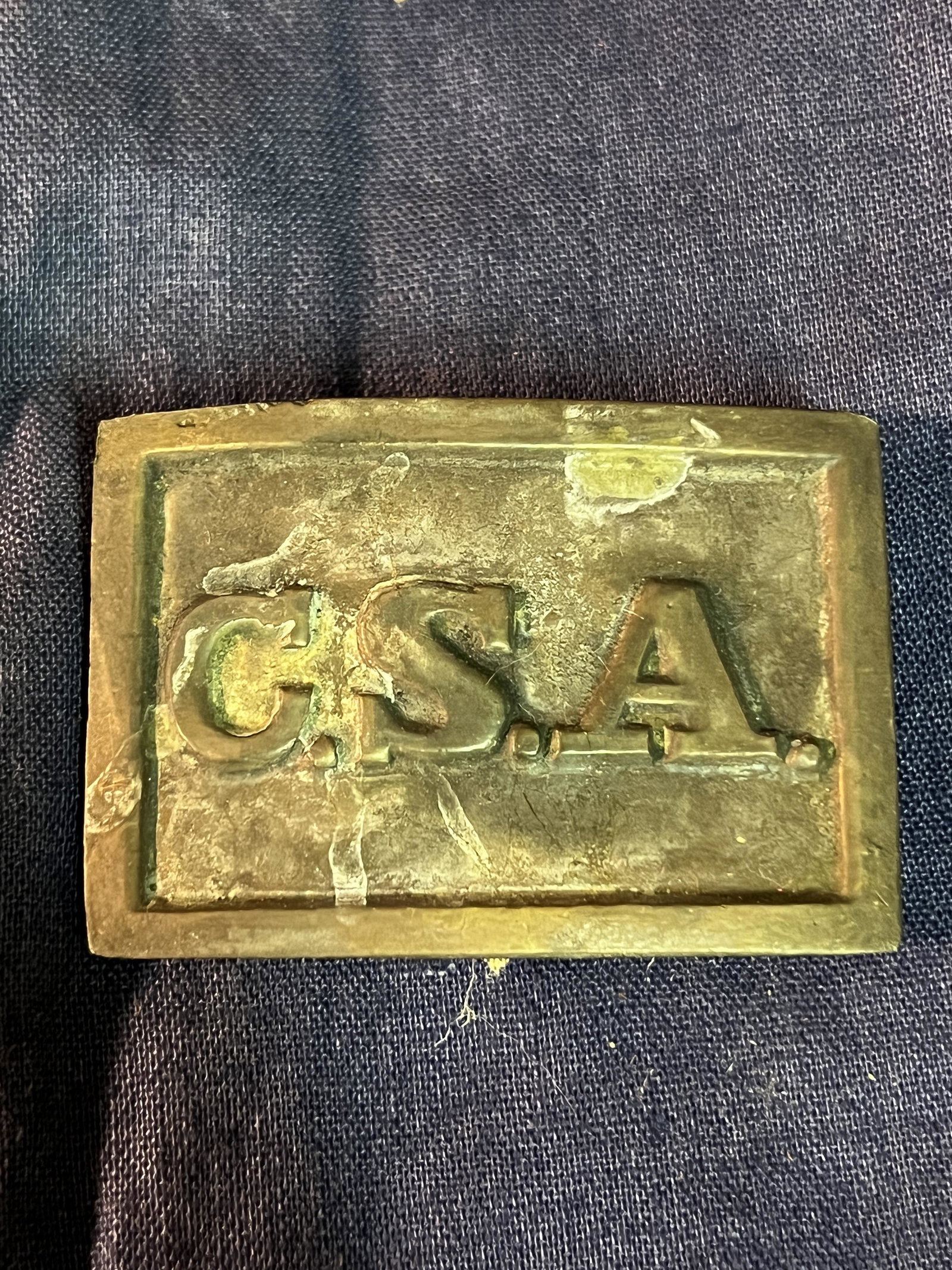 CIVIL WAR CSA CONFEDERATE OFFICER BELT BUCKLE: CIVIL WAR CSA CONFEDERATE OFFICER BELT BUCKLE. A RARE FIND. IT IS IN MINT OVERALL SHAPE AND CONDITION WITH A BEAUTIFUL OVERALL PATINA. HAS A GREAT LOOK TO IT WITH AN EXCELLENT OVERALL EYE APPEAL. A GR