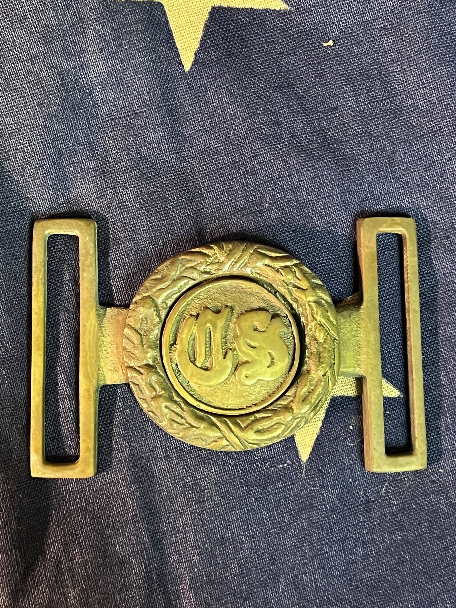 RARE CIVIL WAR CONFEDERATE STATES 2-PIECE BELT BUCKLE: RARE CIVIL WAR CONFEDERATE STATES 2-PIECE BELT BUCKLE. A RARE FIND. IT IS IN MINT OVERALL SHAPE AND CONDITION WITH A BEAUTIFUL OVERALL PATINA. A GREAT FIND AND AN EXCELLENT ADDITION TO YOUR COLLECTION