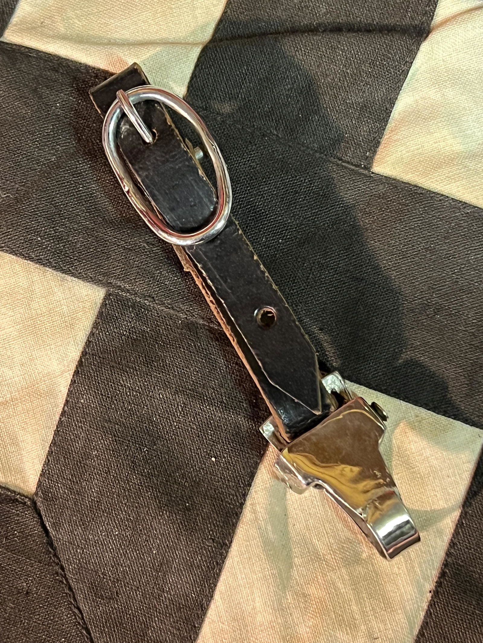 WW2 GERMAN SA DAGGER LEATHER HANGER: WW2 GERMAN SA DAGGER LEATHER HANGER. A RARE FIND. IT IS IN MINT OVERALL SHAPE AND CONDITION WITH A BEAUTIFUL OVERALL PATINA. A GREAT FIND AND AN EXCELLENT ADDITION TO YOUR COLLECTION.