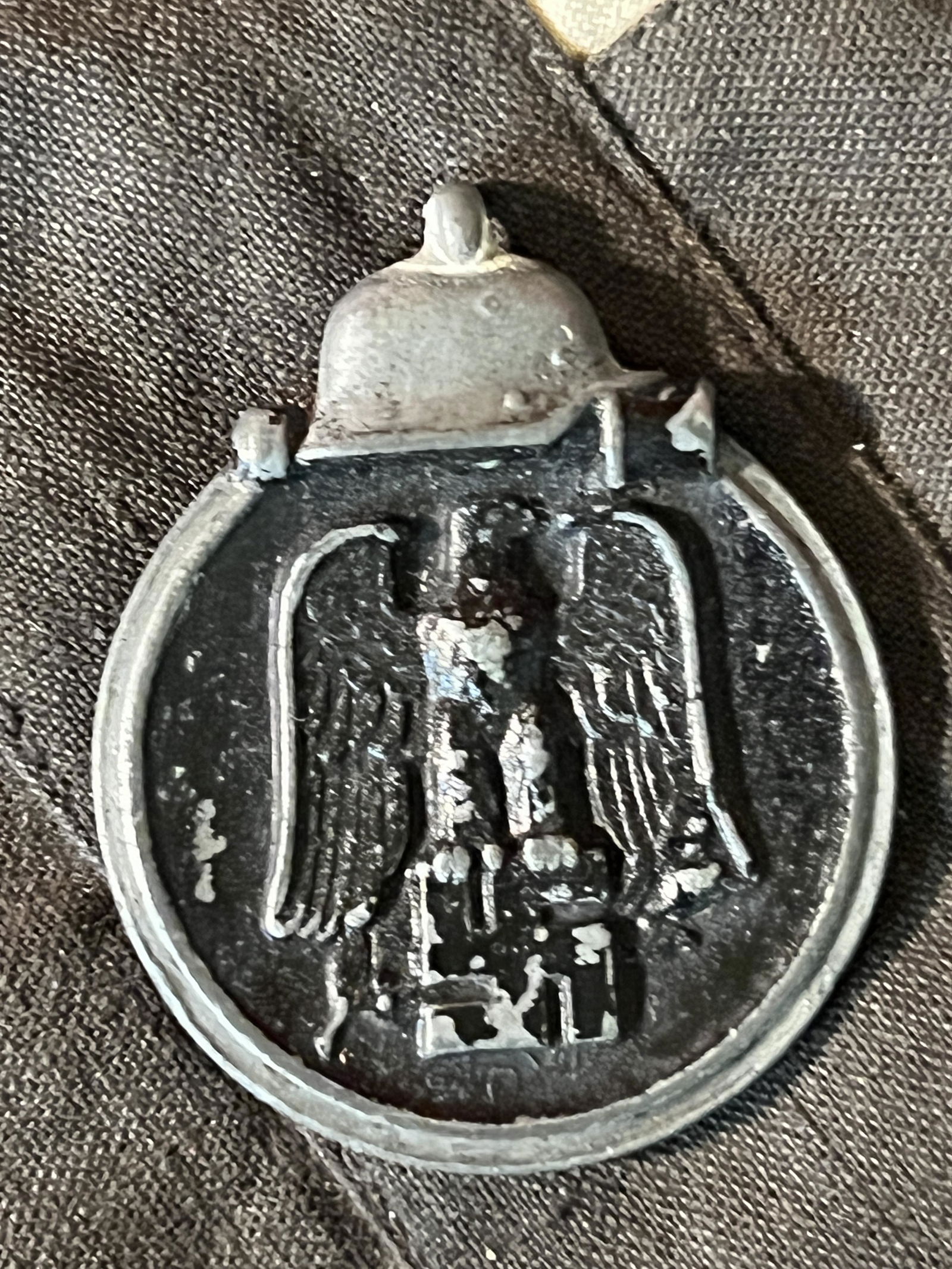 GERMAN WW2 MEDAL FOR EASTERN COMBATANTS IN WINTER OF 1941/42 YR: GERMAN WW2 MEDAL FOR EASTERN COMBATANTS IN WINTER OF 1941/42 YR. IN GOOD USED OVERALL SHAPE AND CONDITION. A GREAT ADDITION TO YOUR COLLECTION.