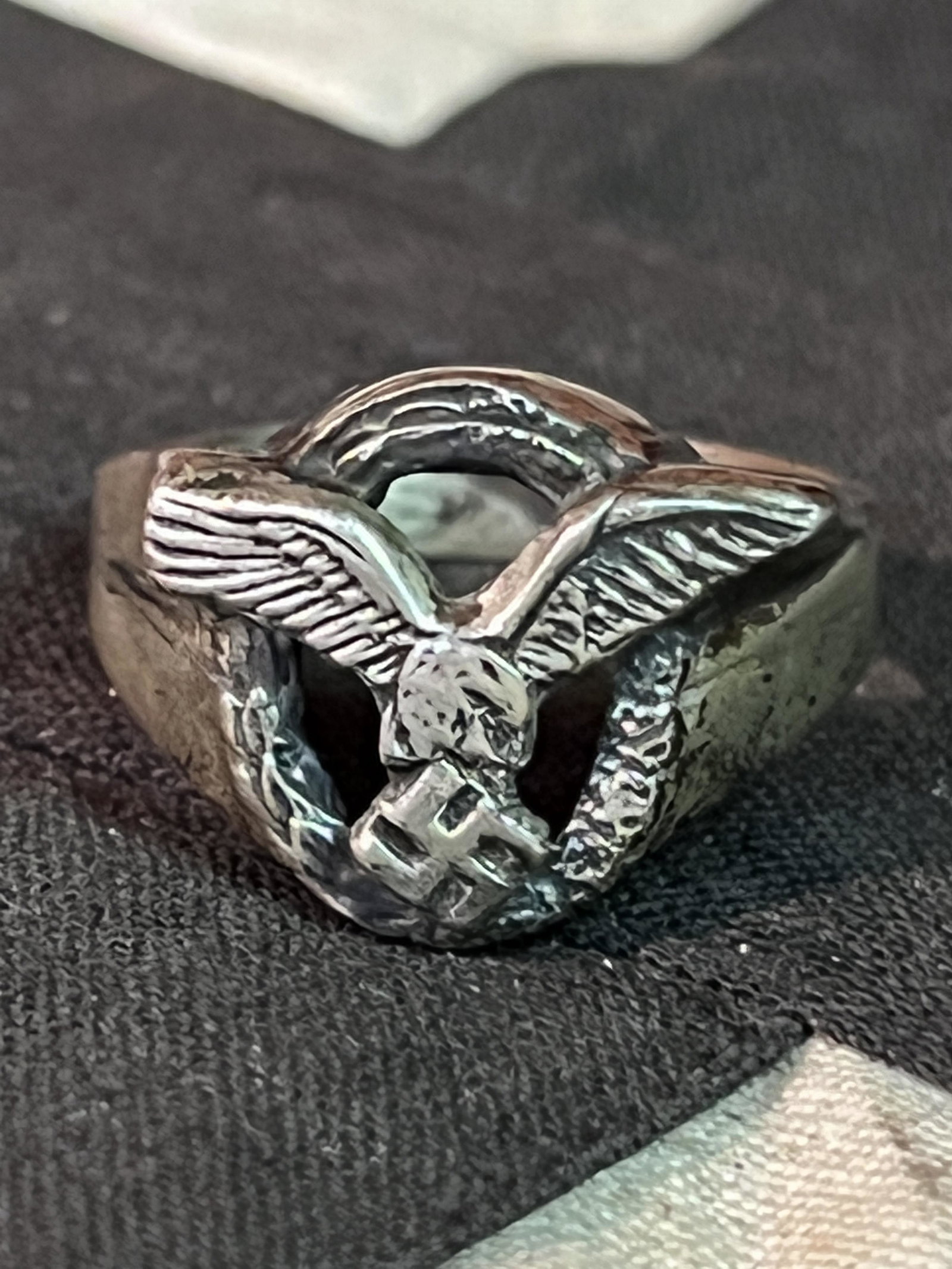 VET BRING BACK WW2 GERMAN PARATROOPER LUFTWAFFE RING SZ 11: VET BRING BACK WW2 GERMAN PARATROOPER LUFTWAFFE RING SZ 11. A RARE FIND. IT IS IN MINT OVERALL SHAPE AND CONDITION WITH A BEAUTIFUL OVERALL PATINA. WAS BROUGHT BACK HOME BY A VET. PLEASE VIEW ALL DETA