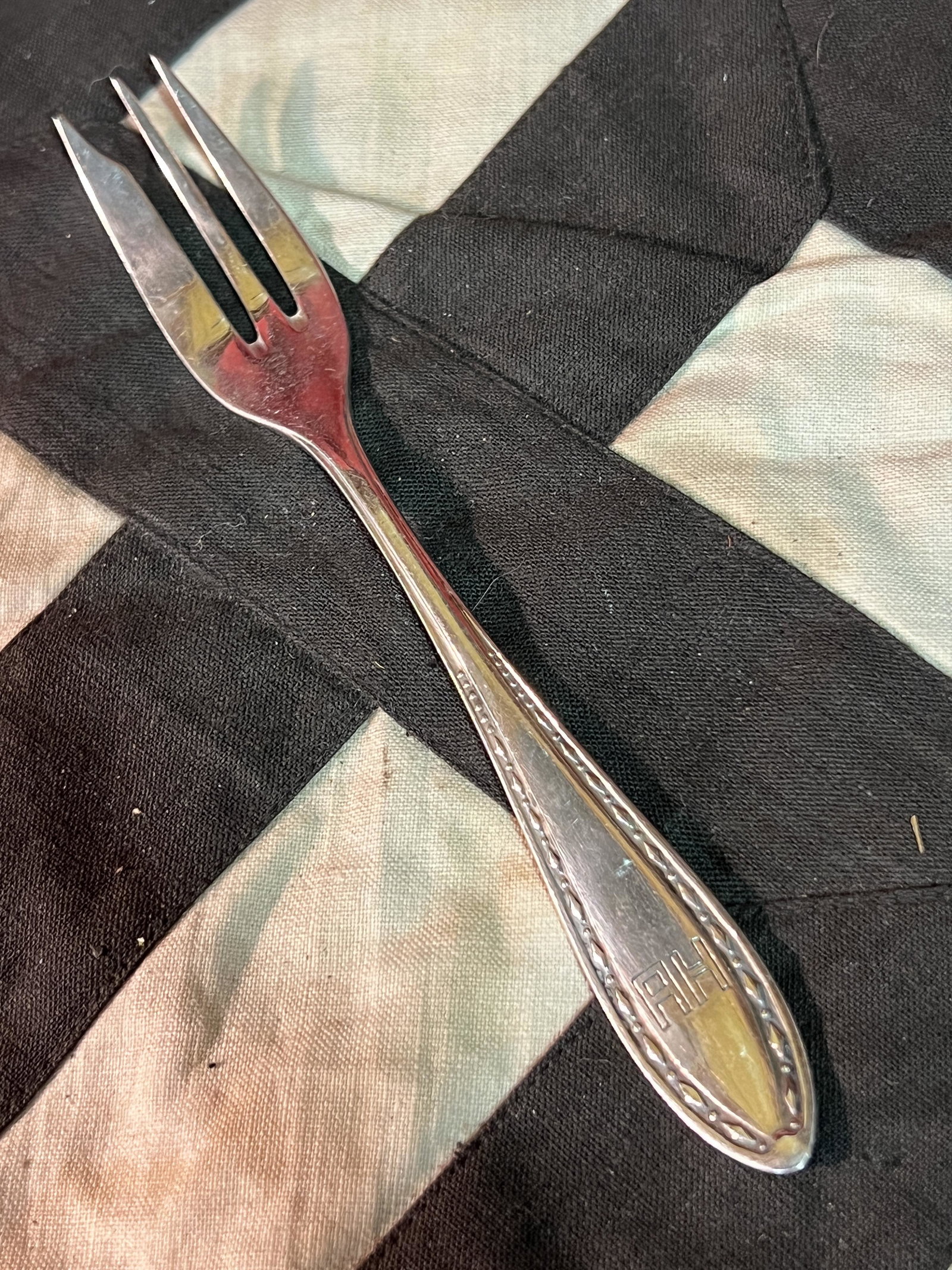 RARE WW2 GERMAN ADOLF HITLER "AH" SILVER FORK: RARE WW2 GERMAN ADOLF HITLER "AH" SILVER FORK. A RARE FIND. IT IS IN MINT OVERALL SHAPE AND CONDITION WITH A BEAUTIFUL OVERALL PATINA. HAS A GREAT LOOK TO IT WITH AN EXCELLENT OVERALL EYE APPEAL. PLEA