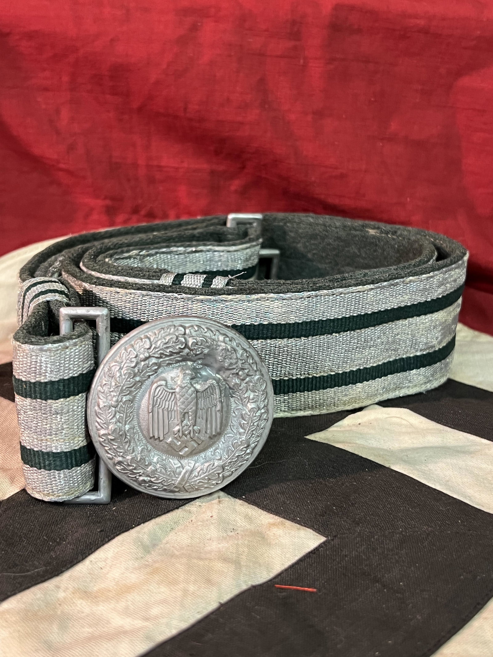 WW2 GERMAN HEER OFFICER BROCADE BELT & BUCKLE: WW2 GERMAN HEER OFFICER BROCADE BELT & BUCKLE. A RARE FIND. IT IS IN MINT OVERALL SHAPE AND CONDITION WITH A BEAUTIFUL OVERALL PATINA. HAS A GREAT LOOK TO IT WITH AN EXCELLENT OVERALL EYE APPEAL. PLEA