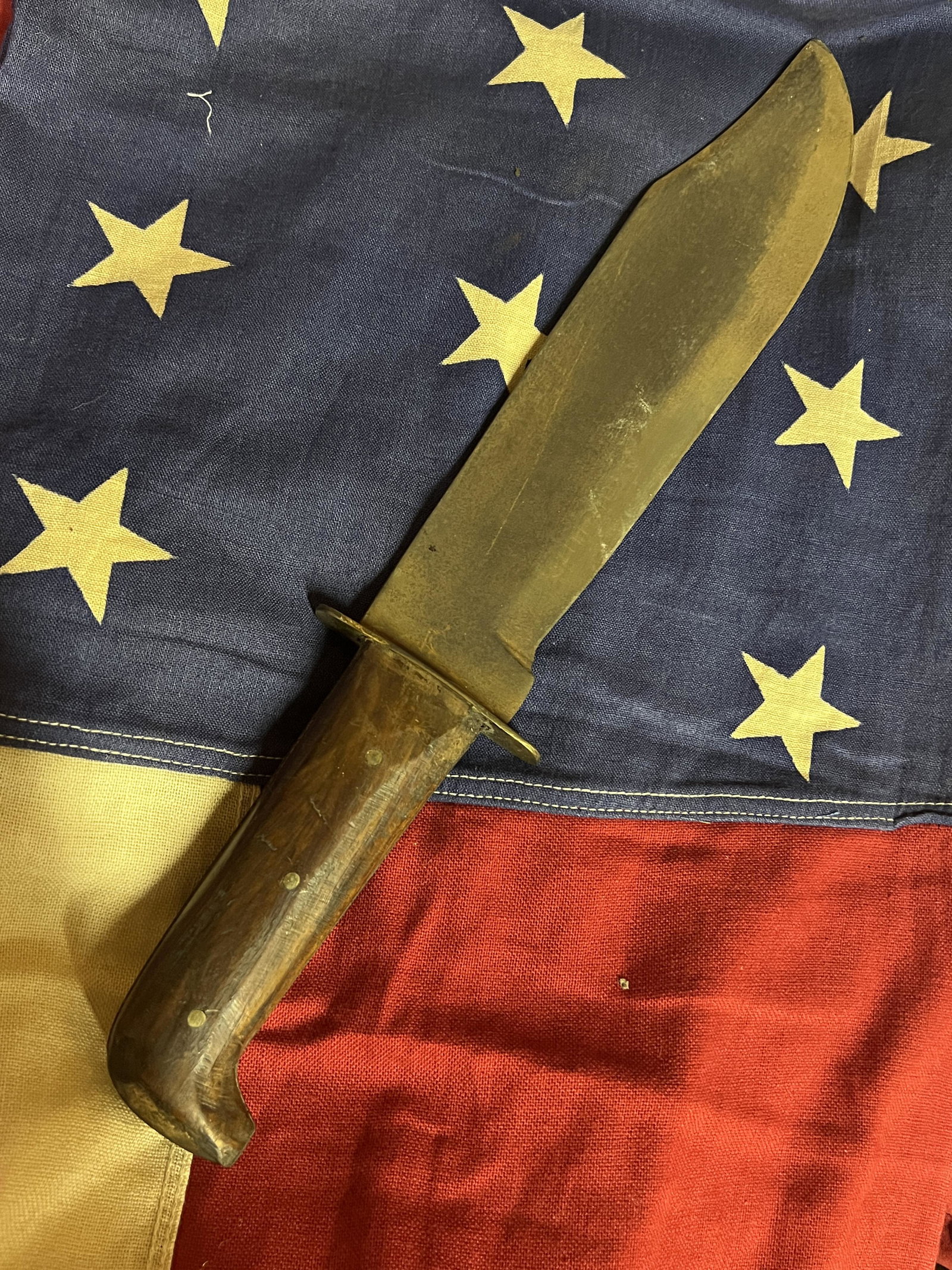 CIVIL WAR CONFEDERATE WARRIORS CLIP POINT BOWIE KNIFE: CIVIL WAR CONFEDERATE WARRIORS CLIP POINT BOWIE KNIFE. A RARE FIND. IT IS IN MINT OVERALL SHAPE AND CONDITION WITH A BEAUTIFUL OVERALL PATINA. HAS A GREAT LOOK TO IT WITH AN EXCELLENT OVERALL EYE APPE