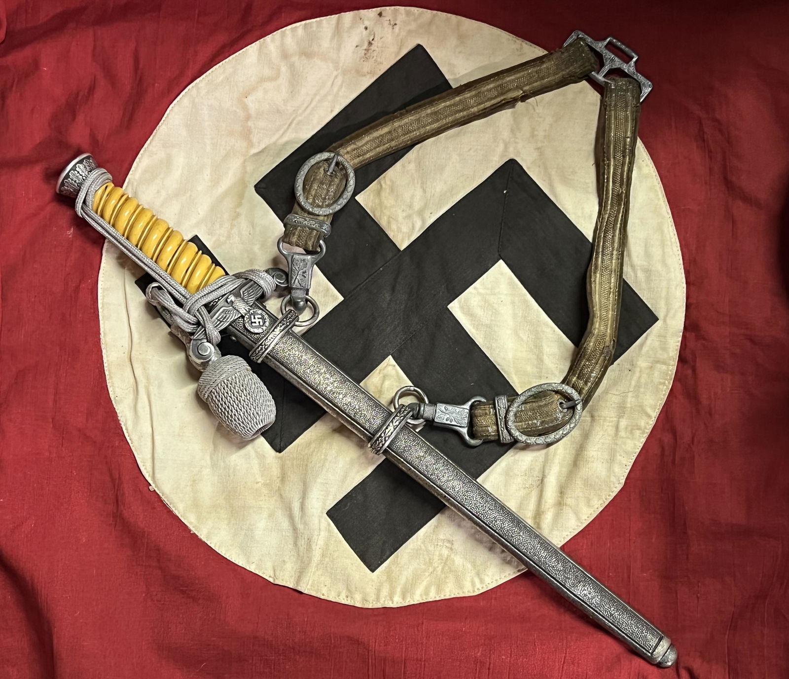 WW2 GERMAN ARMY HEER DAGGER W/HANGER & PORTEPEE BY CARL JULIUS KREBS SOLINGEN: WW2 GERMAN ARMY HEER DAGGER W/HANGER & PORTEPEE BY CARL JULIUS KREBS SOLINGEN. A RARE FIND. IT IS IN MINT OVERALL SHAPE AND CONDITION WITH A BEAUTIFUL OVERALL PATINA. THIS WAS BROUGHT BACK HOME BY A V
