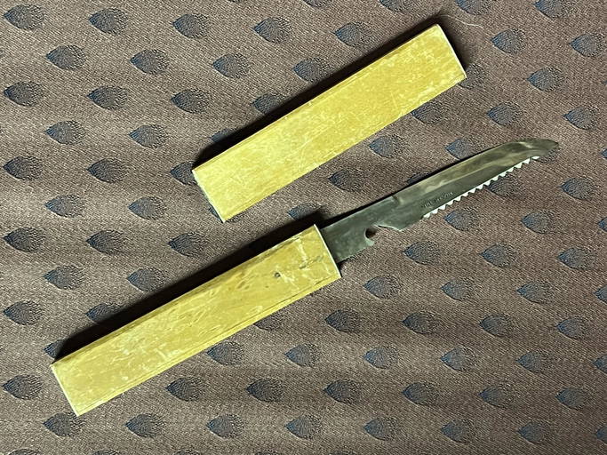 VINTAGE JAPANESE SERRATED EDGE KNIFE (0035) on Aug 19, 2022 Rare