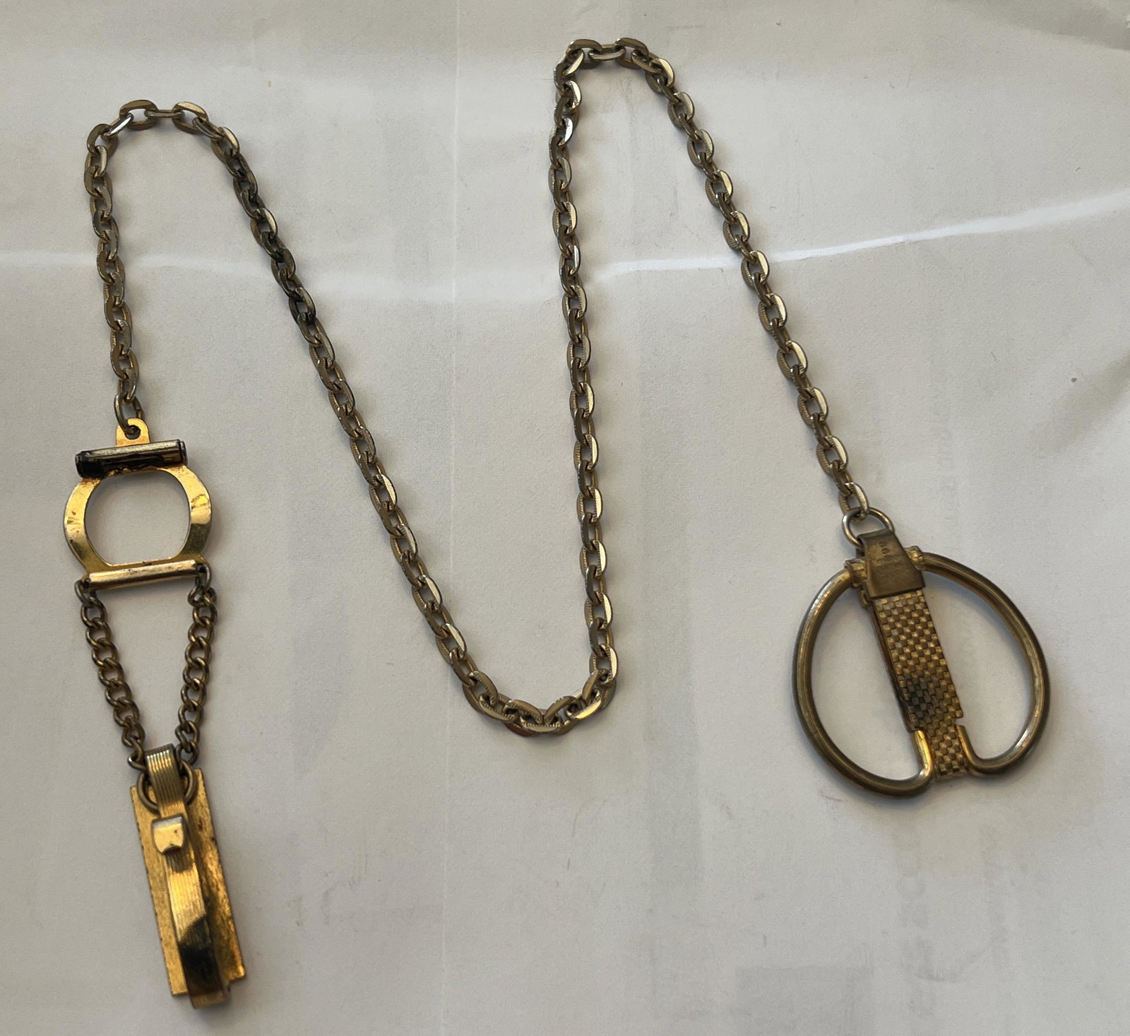 ESTATE MENS VICTORIAN GOLD FILLED POCKET WATCH CHAIN: ESTATE MENS VICTORIAN GOLD FILLED POCKET WATCH CHAIN. IT IS IN MINT OVERALL SHAPE AND CONDITION WITH A BEAUTIFUL OVERALL LOOK AND EXCELLENT EYE APPEAL. A GREAT FIND AND AN EXCELLENT ADDITION TO YOUR C