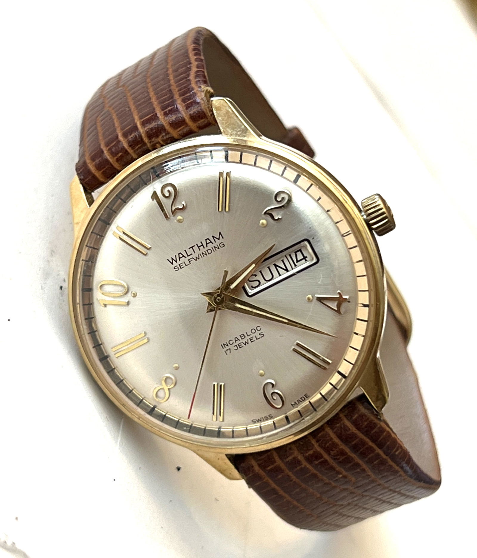 MENS WALTHAM SELF-WINDING WRISTWATCH (1 of 3)