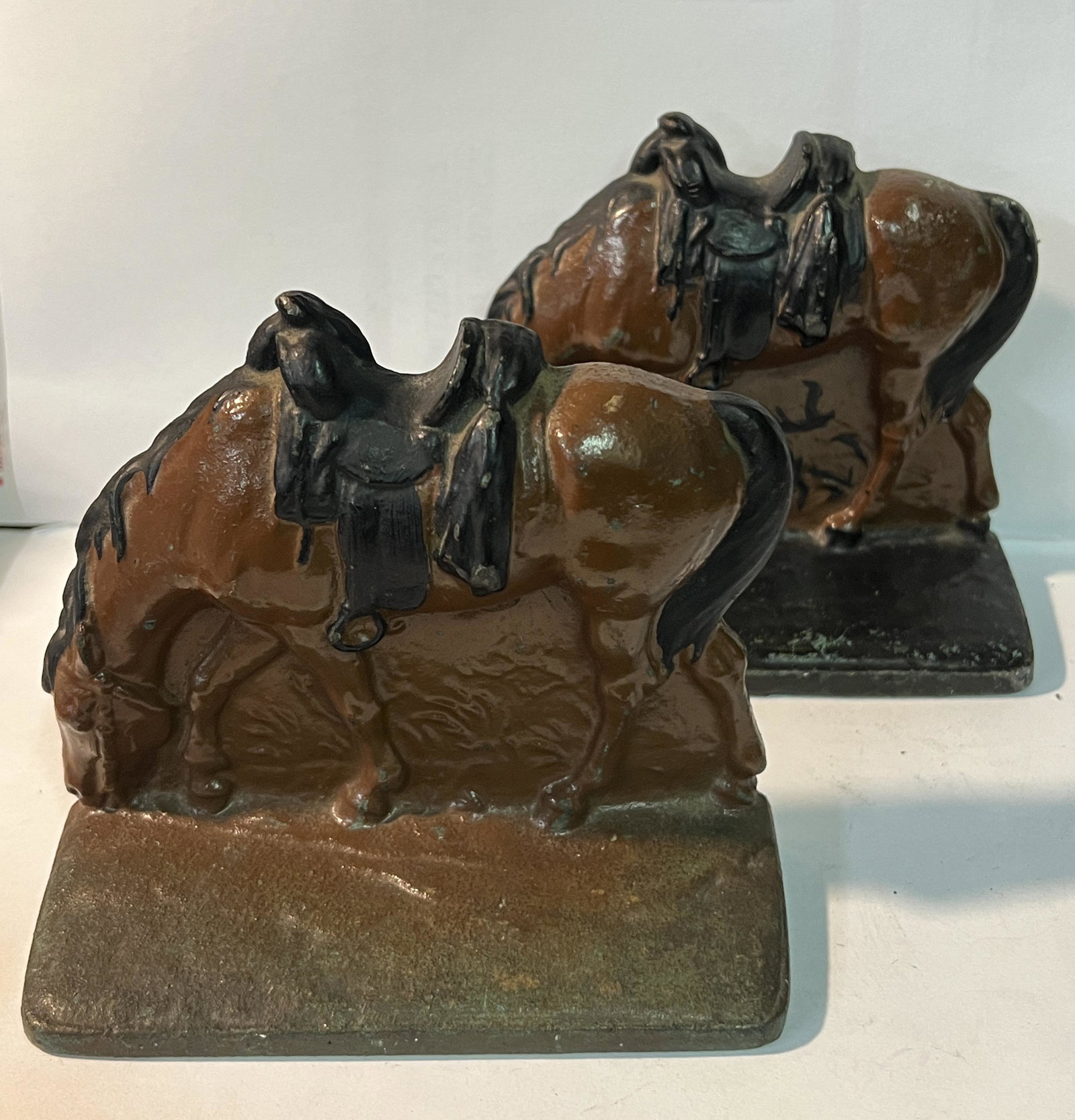 BEAUTIFUL PAIR OF OLD HORSE MOTIF BOOKENDS: BEAUTIFUL PAIR OF OLD HORSE MOTIF BOOKENDS. IN GOOD OVERALL SHAPE AND CONDITION. A GREAT FIND AND AN EXELLENT ADDITION TO YOUR COLLECTION.