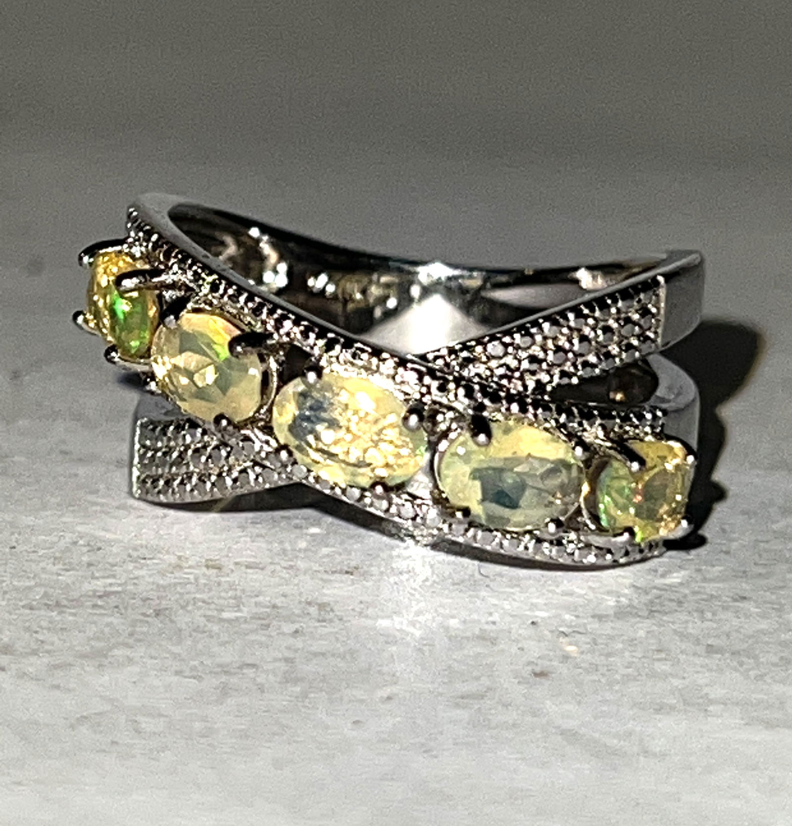 LADIES STERLING SILVER GEMSTONE COCKTAIL RING SZ 8 (1 of 3)