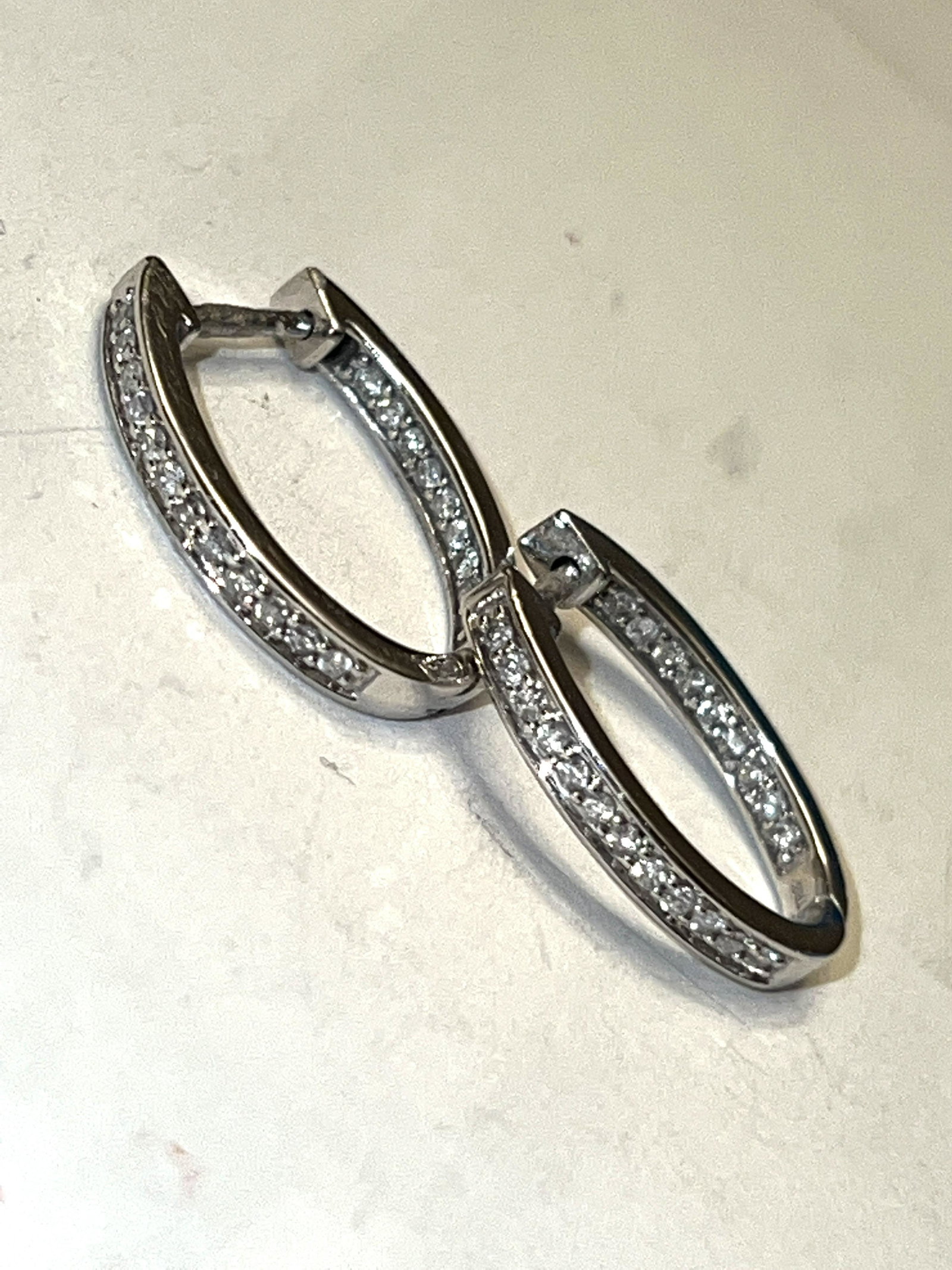 ESTATE 10K GOLD 0.40 TCW SI2,G DIAMONDS HOOP EARRINGS 1/2" DROP (1 of 3)