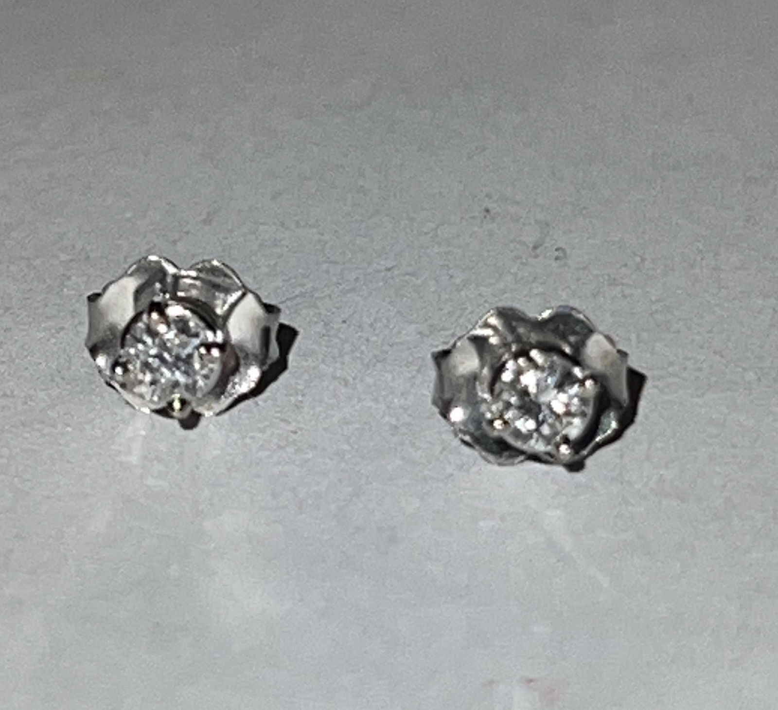 18K GOLD 0.30 TCW VS2,G DIAMONDS STUDS EARRINGS (1 of 2)