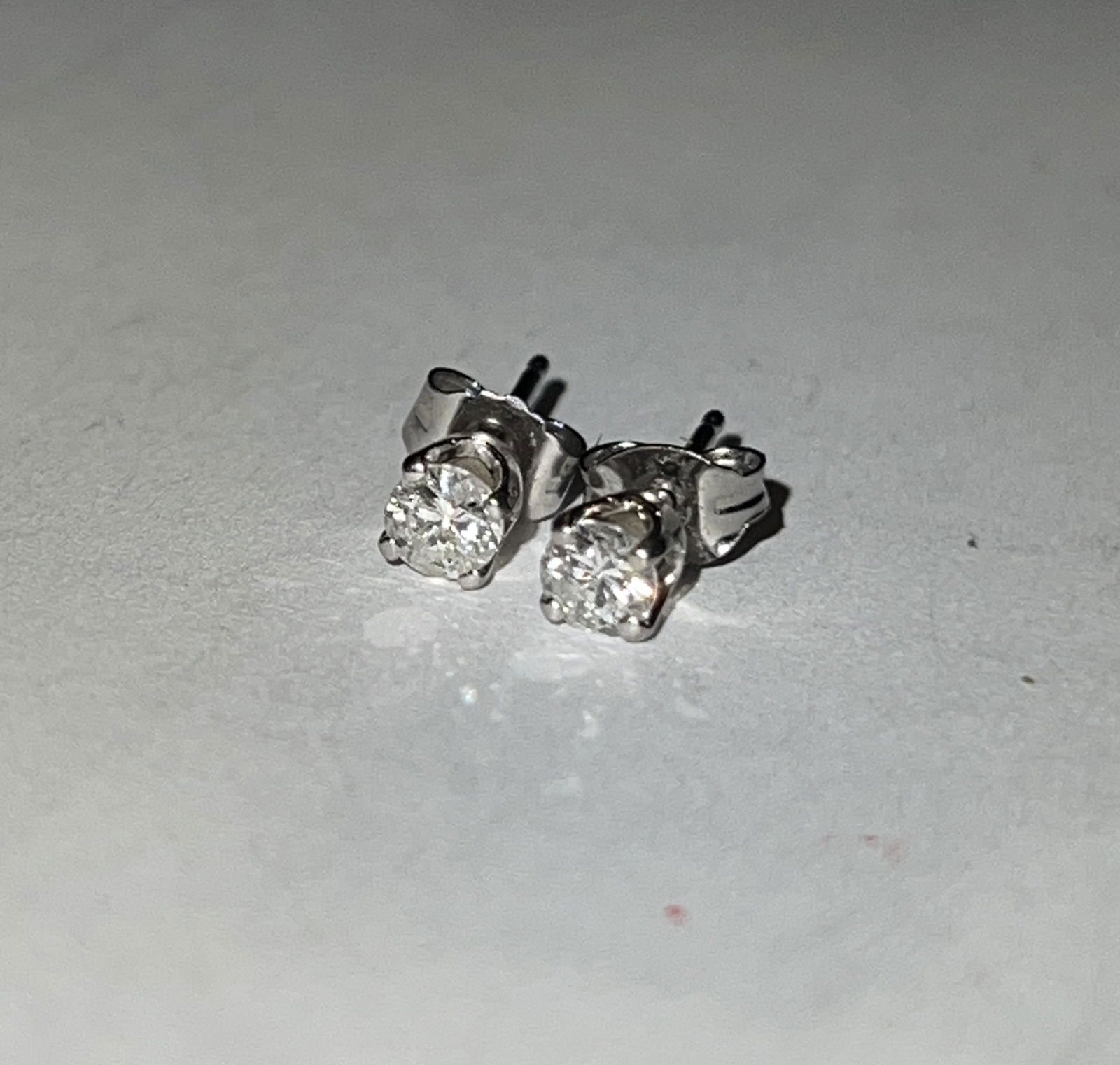 ESTATE 14K GOLD 0.50 TCW SI1,H DIAMONDS STUDS EARRINGS (1 of 2)