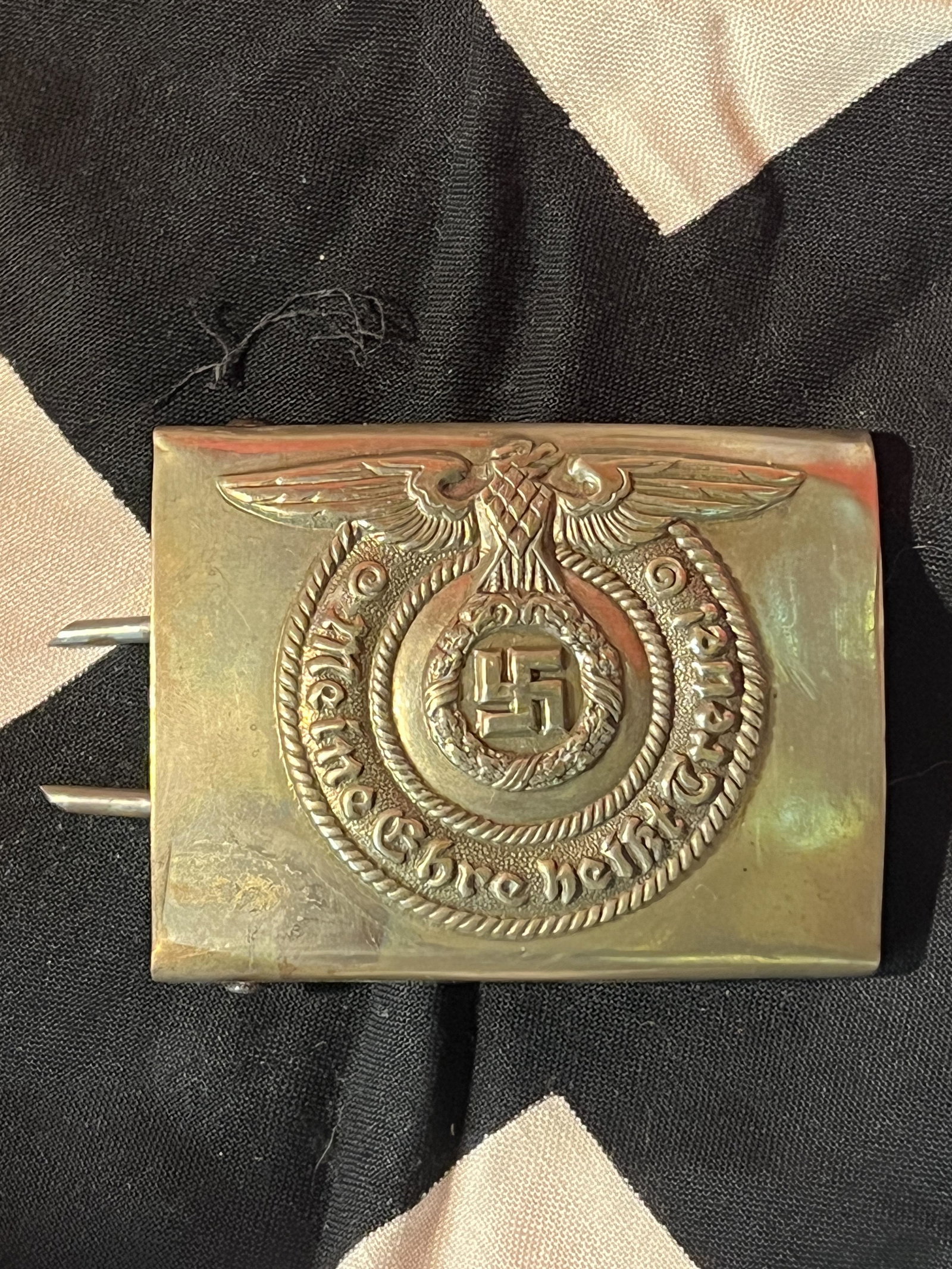 WW2 GERMAN WAFFEN SS OFFICER BELT BUCKLE MARKED O&C GES. GESCH: WW2 GERMAN WAFFEN SS OFFICER BELT BUCKLE - MAKER MARKED O&C GES. GESCH. A RARE FIND. IT IS IN MINT OVERALL SHAPE AND CONDITION WITH A BEAUTIFUL OVERALL PATINA. HAS A GREAT LOOK TO IT WITH AN EXCELLENT