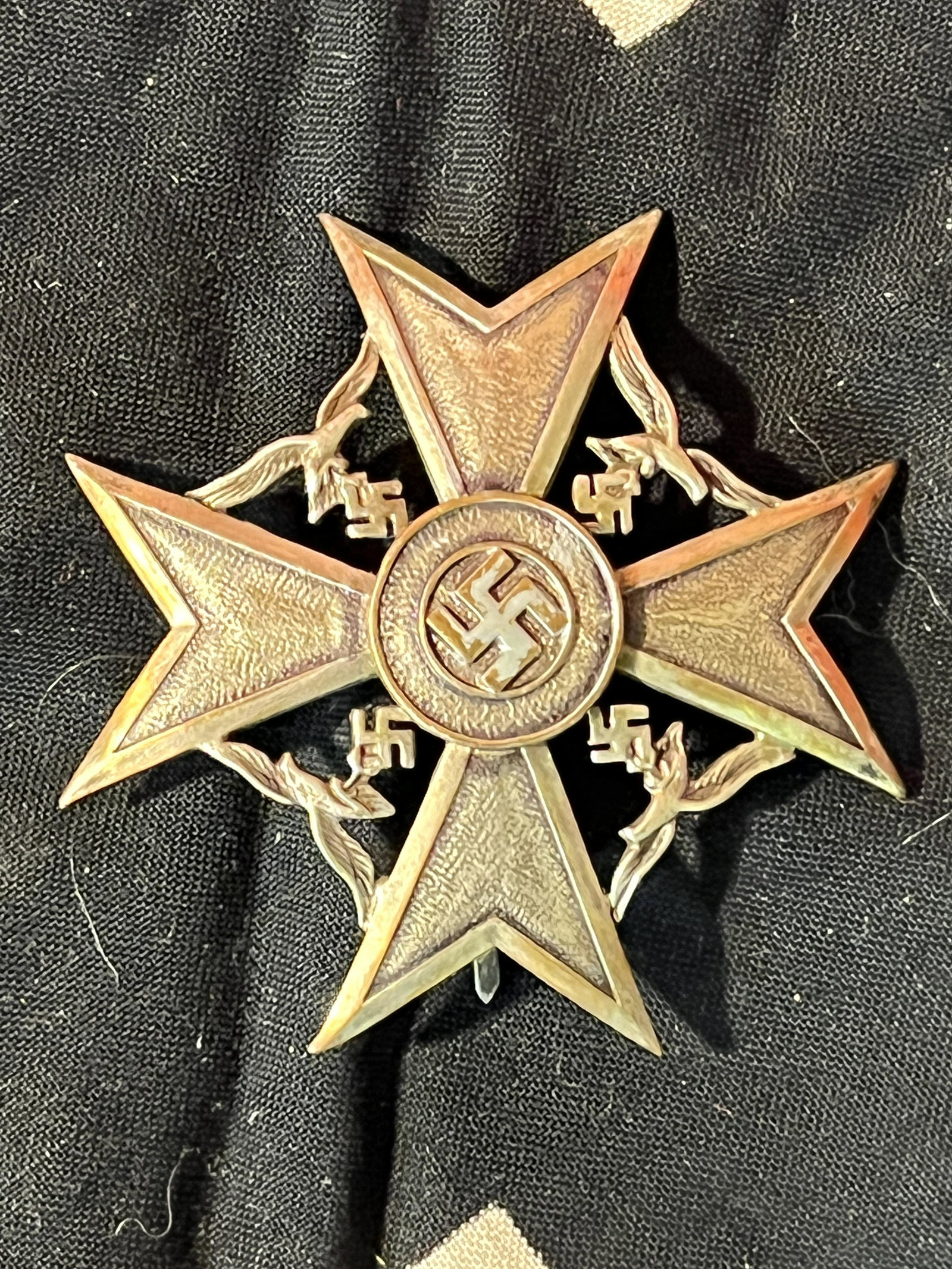 NAZI GERMAN WW2 SPANISH CROSS GOLD SWORDS - C.E. JUNCKER: NAZI GERMAN WW2 SPANISH CROSS GOLD SWORDS CIVIL WAR 1936 1939 LEGION CONDOR MILITARY BADGE WITH GERMAN MAKER - C.E. JUNCKER. The Cross was established in 1939 to be awarded to the German Volunteers (W