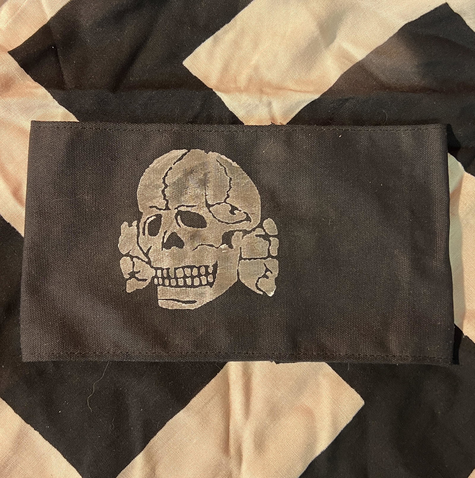 WW2 GERMAN TOTENKOPF SS SKULL ARMBAND W/RZM TAG: WW2 GERMAN TOTENKOPF SS SKULL ARMBAND W/RZM TAG. A RARE FIND. IT IS IN MINT OVERALL SHAPE AND CONDITION WITH A BEAUTIFUL OVERALL PATINA. HAS A GREAT LOOK TO IT WITH AN EXCELLENT OVERALL EYE APPEAL. PL