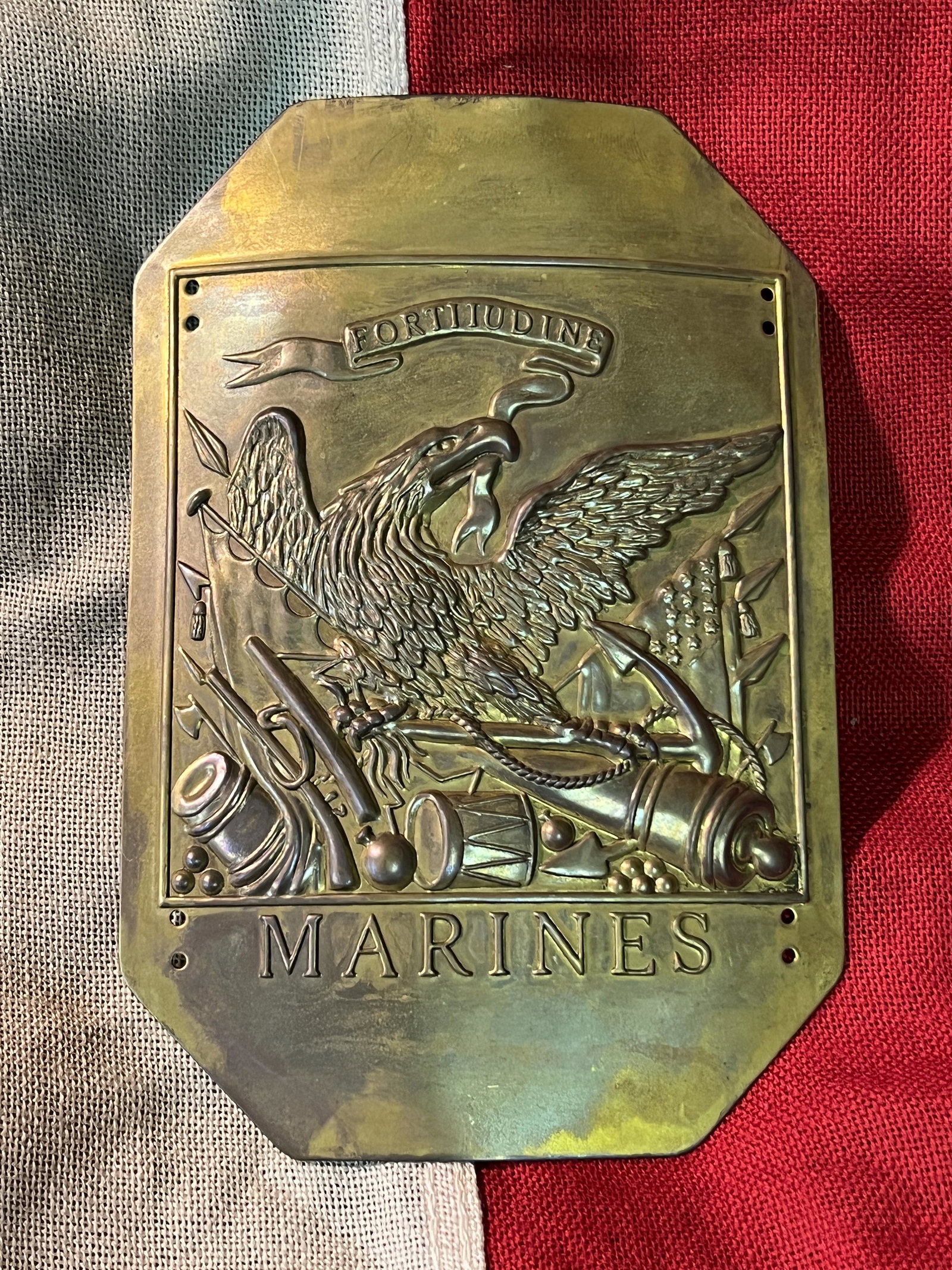 ANTIQUE PRE-CIVIL WAR MARINES SHAKO HAT PLATE: ANTIQUE PRE-CIVIL WAR MARINES SHAKO HAT PLATE. A RARE FIND. IT IS IN MINT OVERALL SHAPE AND CONDITION WITH A BEAUTIFUL OVERALL PATINA. PLEASE VIEW ALL DETAILED PICTURES. A GREAT FIND AND AN EXCELLENT 