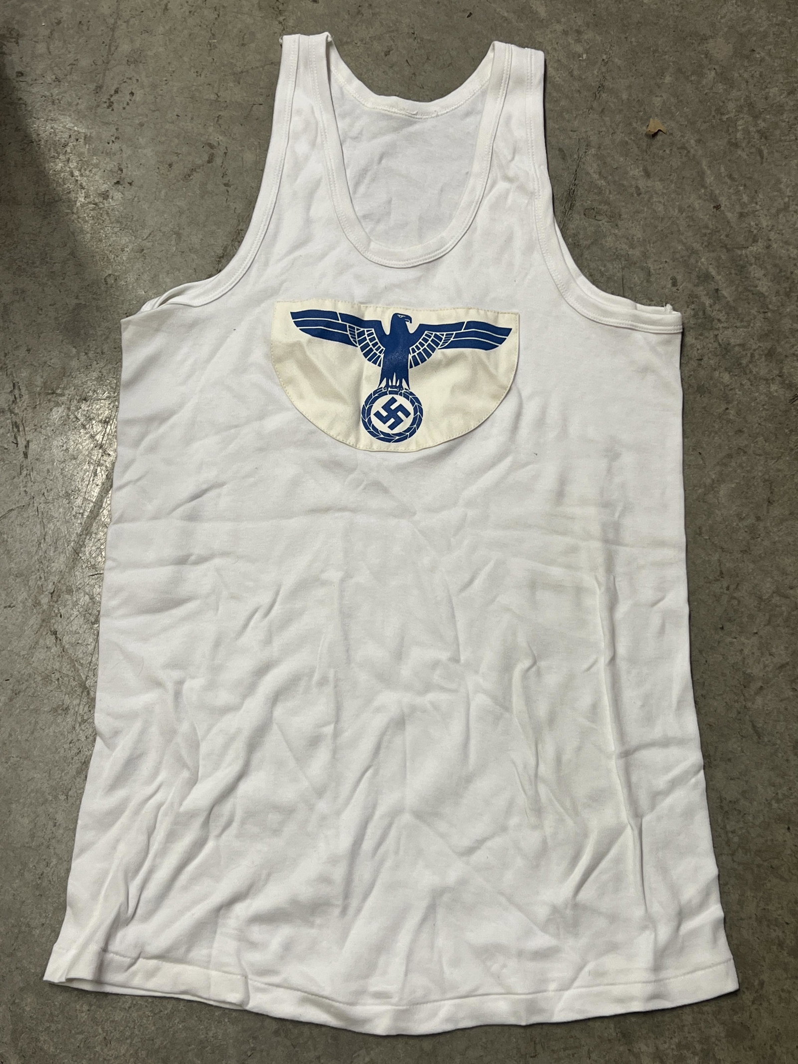 WW2 GERMAN NAZI SPORTS SOLDIERS TANK TOP: WW2 GERMAN NAZI SPORTS SOLDIERS TANK TOP. IN GOOD OVERALL SHAPE AND CONDITION WITH A BEAUTIFUL OVERALL PATINA. PLEASE VIEW ALL DETAILED PICTURES. A GREAT FIND AND AN EXCELLENT ADDITION TO YOUR COLLECT