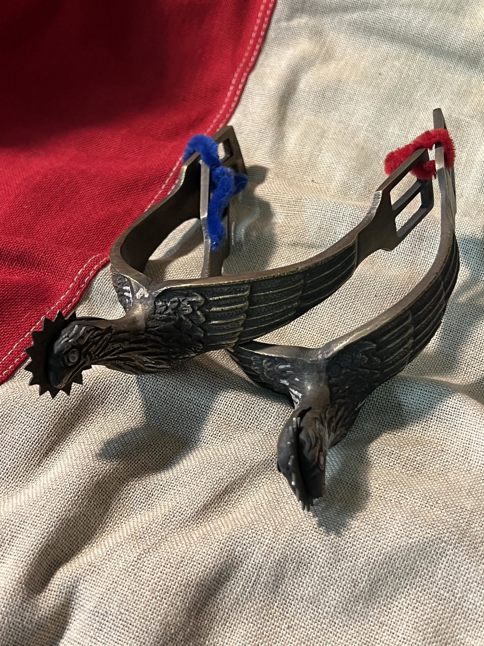 PAIR OF CIVIL WAR CONFEDERATE SOLDIERS SPURS: PAIR OF CIVIL WAR CONFEDERATE SOLDIERS SPURS. A RARE FIND. IT IS IN MINT OVERALL SHAPE AND CONDITION WITH A BEAUTIFUL OVERALL PATINA. PLEASE VIEW ALL DETAILED PICTURES. A GREAT FIND AND AN EXCELLENT A