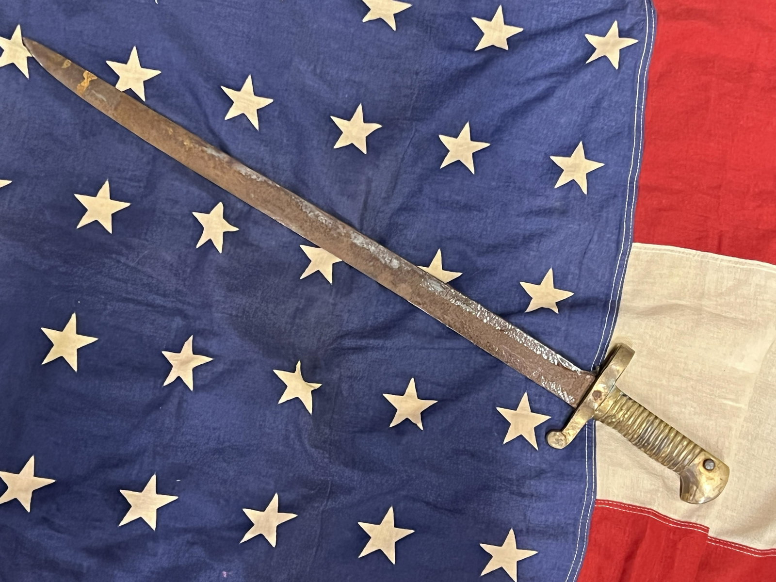 RARE CIVIL WAR M1855 MISSISSIPPI RIFLE BAYONET: RARE CIVIL WAR M1855 MISSISSIPPI RIFLE BAYONET. A RARE FIND. MARKED 423. IT IS IN MINT OVERALL SHAPE AND CONDITION WITH A BEAUTIFUL OVERALL PATINA. HAS A GREAT LOOK TO IT WITH AN EXCELLENT OVERALL EYE