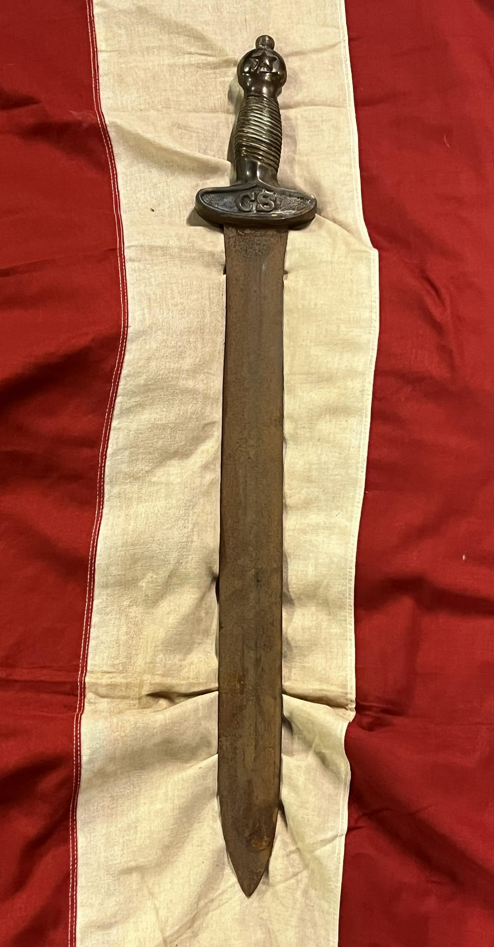 SCARCE CIVIL WAR CONFEDERATE TEXAS ARTILLERY SWORD: SCARCE CIVIL WAR CONFEDERATE TEXAS ARTILLERY SWORD. A VERY RARE FIND. IT IS IN MINT OVERALL SHAPE AND CONDITION WITH A BEAUTIFUL OVERALL PATINA. HAS A GREAT LOOK TO IT WITH AN EXCELLENT OVERALL EYE AP