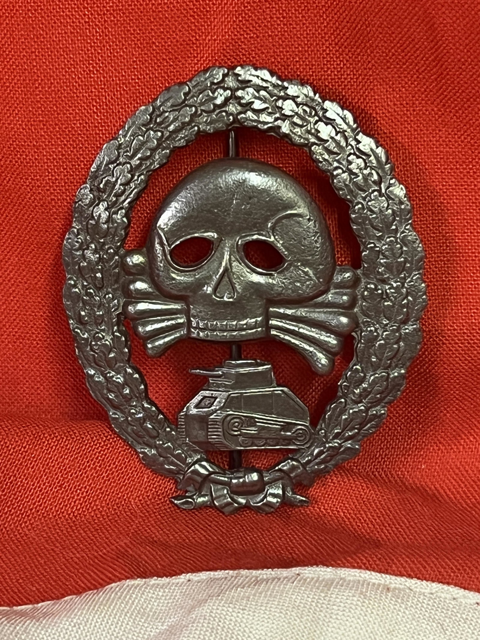 RARE WW2 GERMAN SPANISH CIVIL WAR PANZER BADGE: RARE WW2 GERMAN SPANISH CIVIL WAR PANZER BADGE. A RARE FIND. IT IS IN MINT OVERALL SHAPE AND CONDITION WITH A BEAUTIFUL OVERALL PATINA. HAS A GREAT LOOK TO IT WITH AN EXCELLENT OVERALL EYE APPEAL. PLE