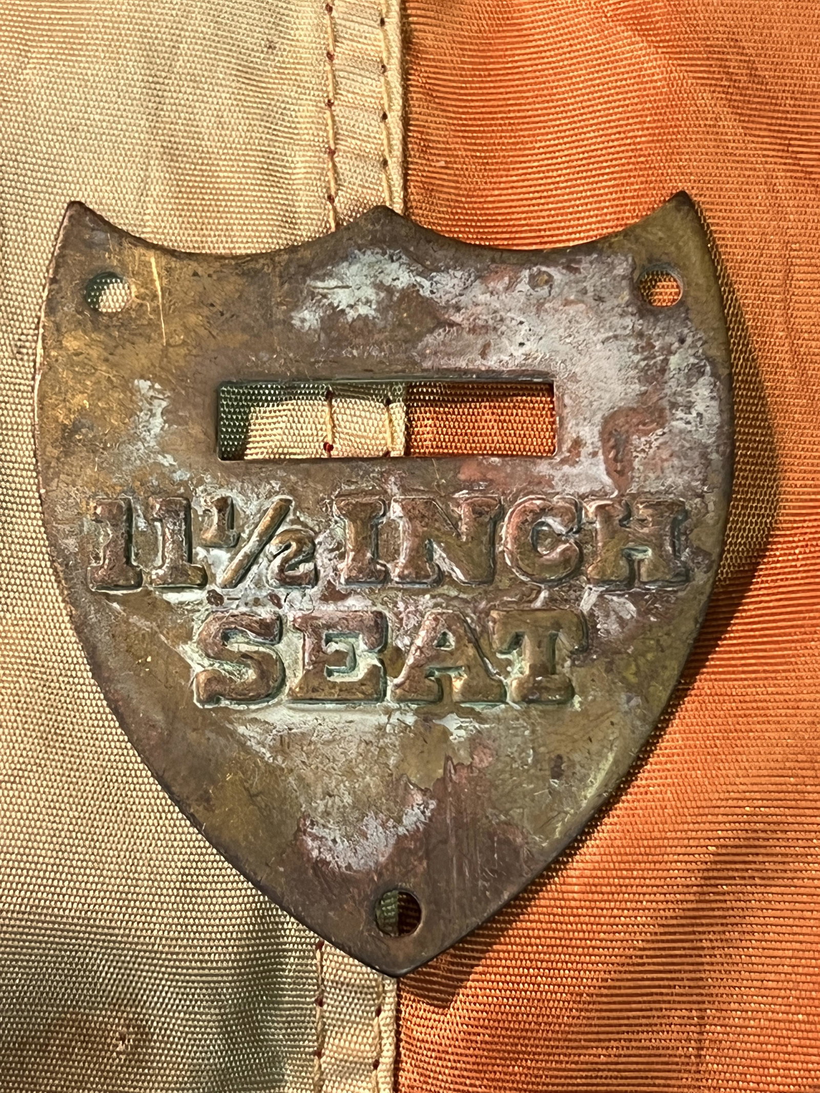 CIVIL WAR SADDLE SHIELD SEAT BADGE: CIVIL WAR SADDLE SHIELD SEAT BADGE. A RARE FIND. IT IS IN MINT OVERALL SHAPE AND CONDITION WITH A BEAUTIFUL OVERALL PATINA. A GREAT FIND AND AN EXCELLENT ADDITION TO YOUR COLLECTION.