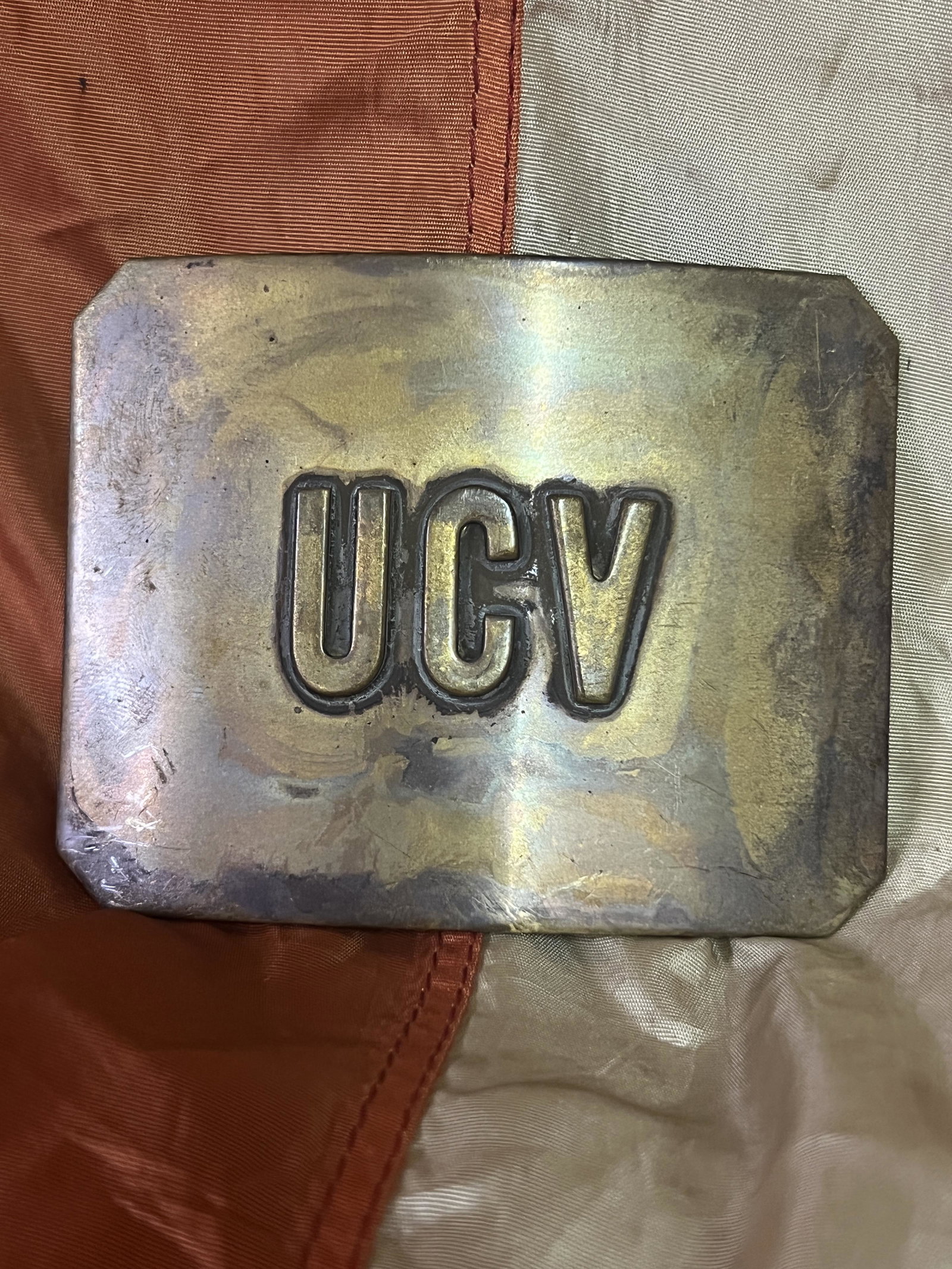 RARE CIVIL WAR UCV CONFEDERATE VETERANS BELT BUCKLE: RARE CIVIL WAR UCV CONFEDERATE VETERANS BELT BUCKLE. A RARE FIND. IT IS IN MINT OVERALL SHAPE AND CONDITION WITH A BEAUTIFUL OVERALL PATINA. HAS A GREAT LOOK TO IT WITH AN EXCELLENT OVERALL EYE APPEAL