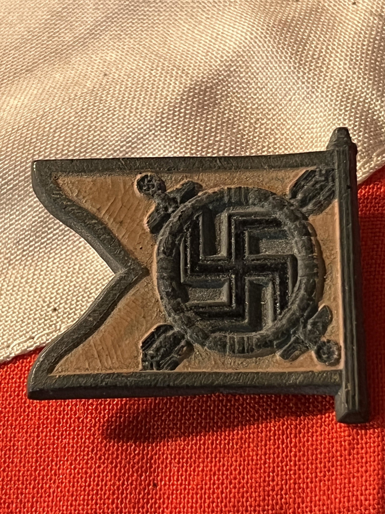 RARE WW2 GERMAN I.N.S. BEAMTEN TREFFEN GAU WESTFALEN TINNIE BADGE: RARE WW2 GERMAN I.N.S. BEAMTEN TREFFEN GAU WESTFALEN TINNIE BADGE. IT IS IN MINT OVERALL SHAPE AND CONDITION WITH A BEAUTIFUL OVERALL PATINA. PLEASE VIEW ALL DETAILED PICTURES. A VERY WELL MADE ANTIQU