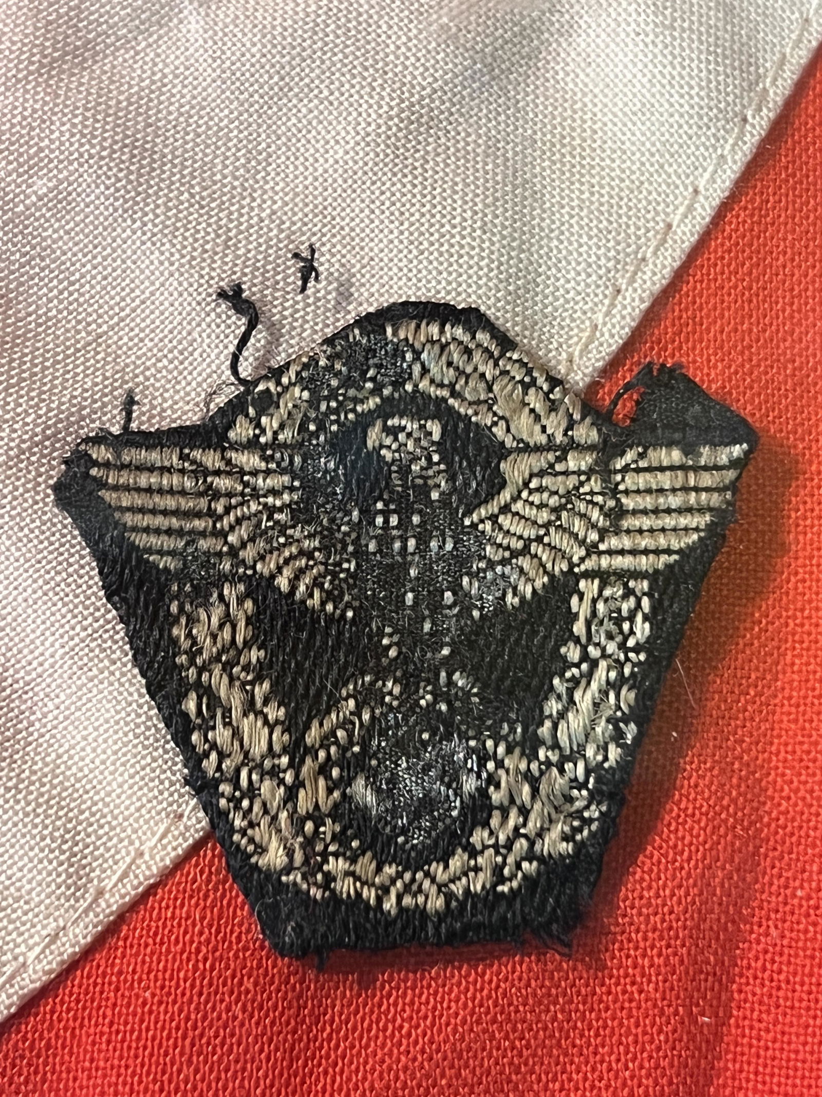 VET BRING BACK WW2 GERMAN SS-POLICE HAT CLOTH BADGE INSIGNIA: VET BRING BACK WW2 GERMAN SS-POLICE HAT CLOTH BADGE INSIGNIA. SHOWS HEAVY WEAR AND TEAR. HAS A NICE PATINA THROUGHOUT. PLEASE VIEW ALL DETAILED PICTURES. A WELL MADE ANTIQUE ARTIFACT.