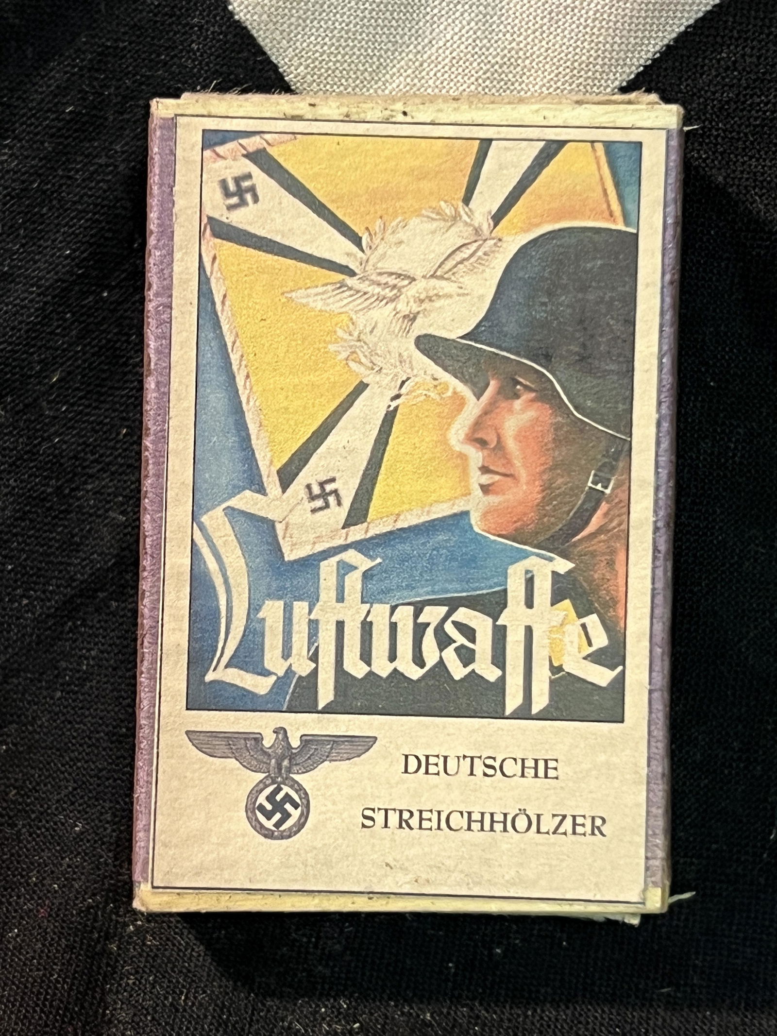 WW2 GERMAN LUFTWAFFE PILOTS MATCHBOX CASE: WW2 GERMAN LUFTWAFFE PILOTS MATCHBOX CASE. IN GOOD SHAPE AND CONDITION. PLEASE VIEW ALL DETAILED PICTURES.
