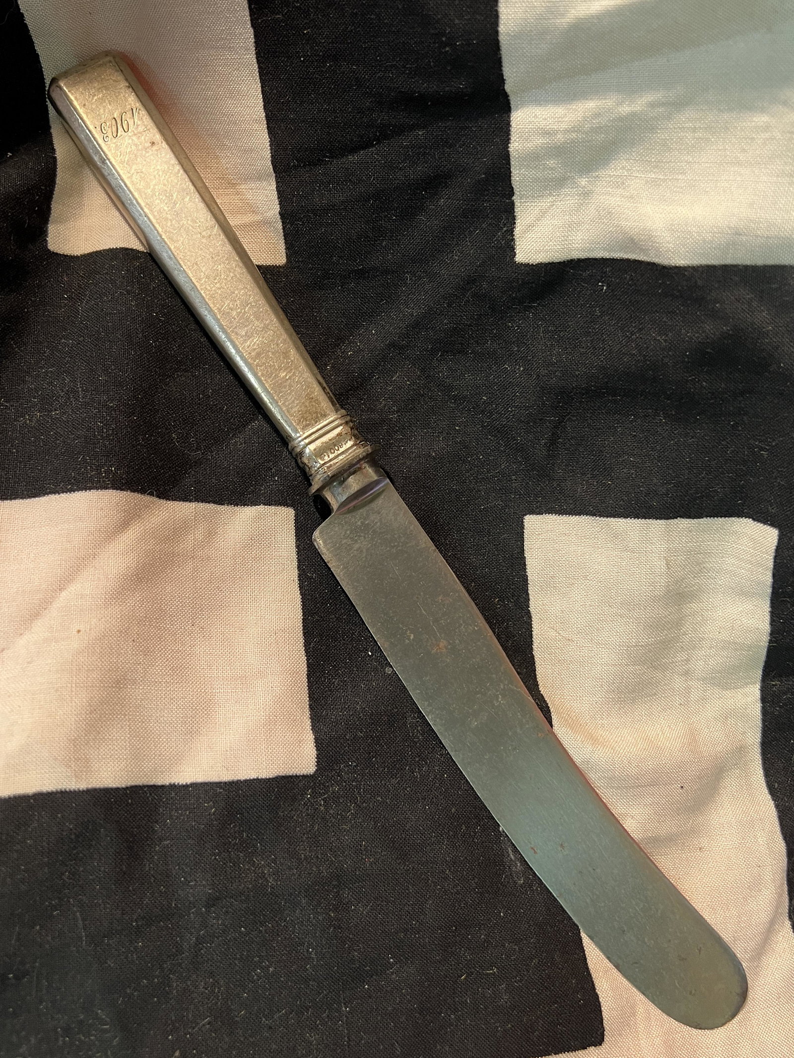 WW1 GERMAN PRUSSIAN 1903 800 SILVER KNIFE: WW1 GERMAN PRUSSIAN 1903 800 SILVER KNIFE. IN GOOD SHAPE AND OVERALL CONDITION. PLEASE VIEW ALL DETAILED PICTURES. A WELL MADE ANTIQUE ARTIFACT.