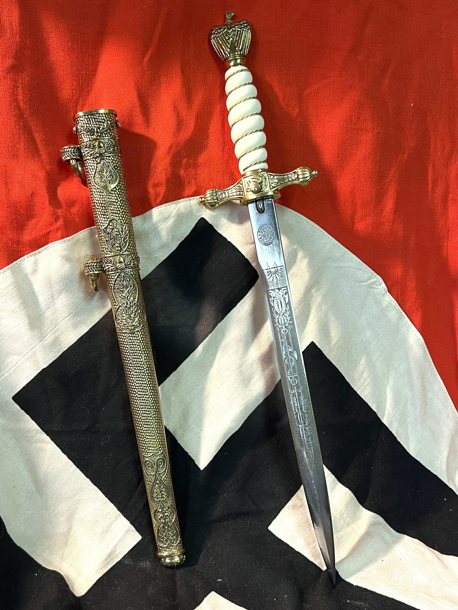 WW2 GERMAN DECORATED BLADE NAVY OFFICER DAGGER: WW2 GERMAN DECORATED BLADE NAVY OFFICER DAGGER. MARKED SOLINGEN E.U.F. HORSTER. SHOWS WEAR BUT IN GOOD NICE CONDITION WITH A NEAT PATINA THROUGHOUT. COMES WITH THE DECORATED SCABBARD. NICE HANDLE WITH