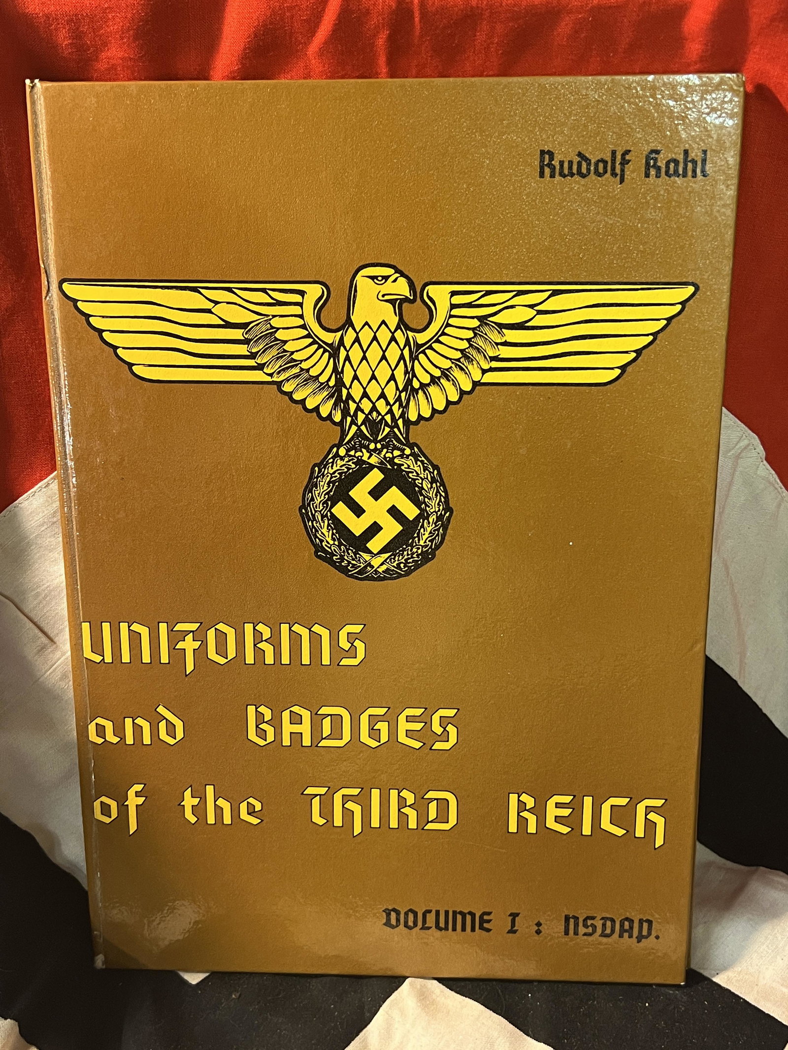 RUDOLF KAHL WW2 GERMAN UNIFORM AND BADGES OF 3RD REICH NSDAP BOOK: RUDOLF KAHL WW2 GERMAN UNIFORM AND BADGES OF 3RD REICH NSDAP BOOK. IN GOOD OVERAL SHAPE AND CONDITION. PLEASE VIEW ALL DETAILED PICTURES.