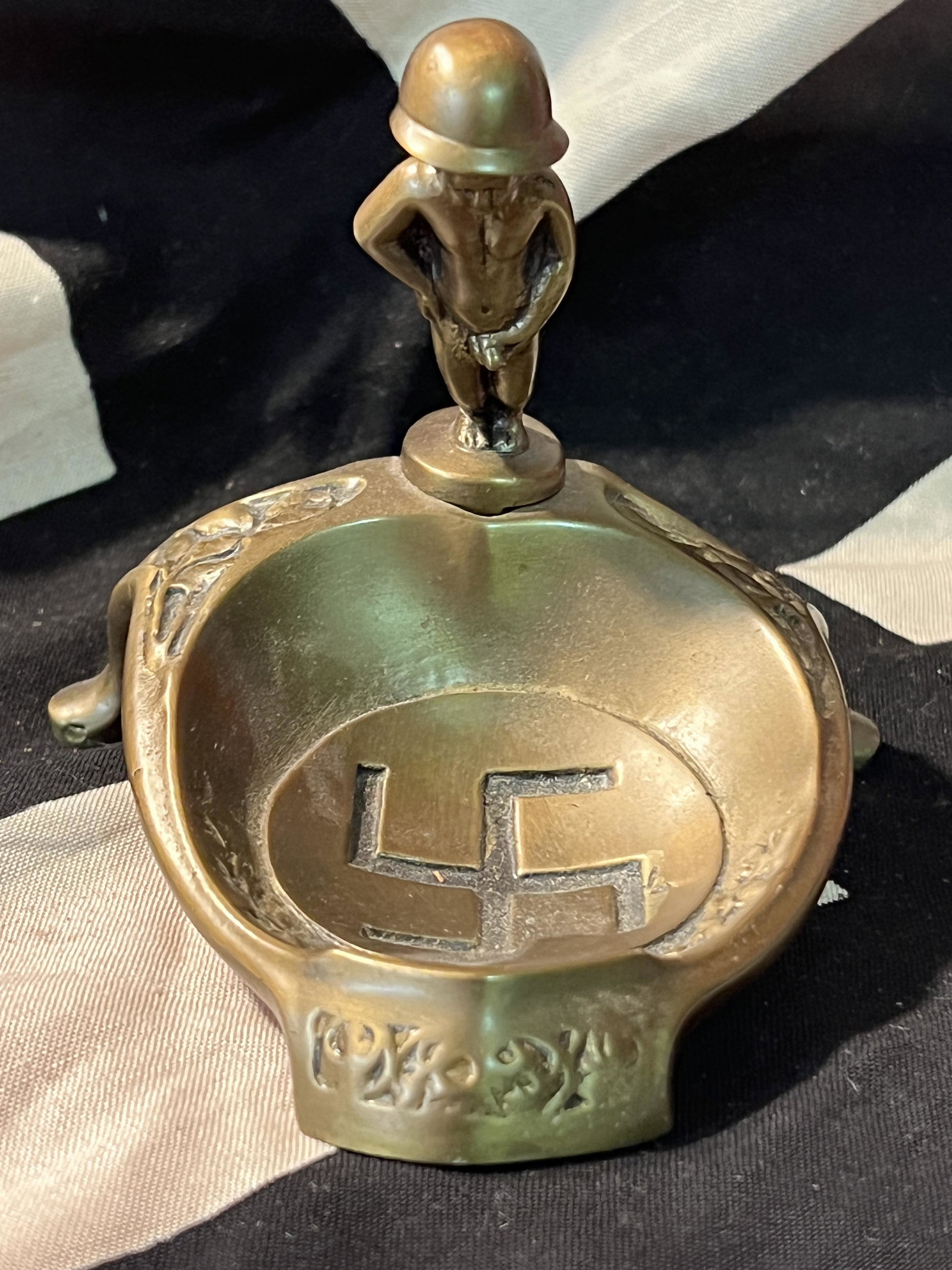 RARE WW2 GERMAN ASHTRAY WITH SWASTIKA - VET BRING BACK: RARE WW2 GERMAN ASHTRAY WITH SWASTIKA - VET BRING BACK. A RARE FIND. IT IS IN MINT OVERALL SHAPE AND CONDITION WITH A NICE PATINA. SHOWS GOOD WEAR AND USE. PLEASE VIEW ALL DETAILED PICTURES. A WELL MA