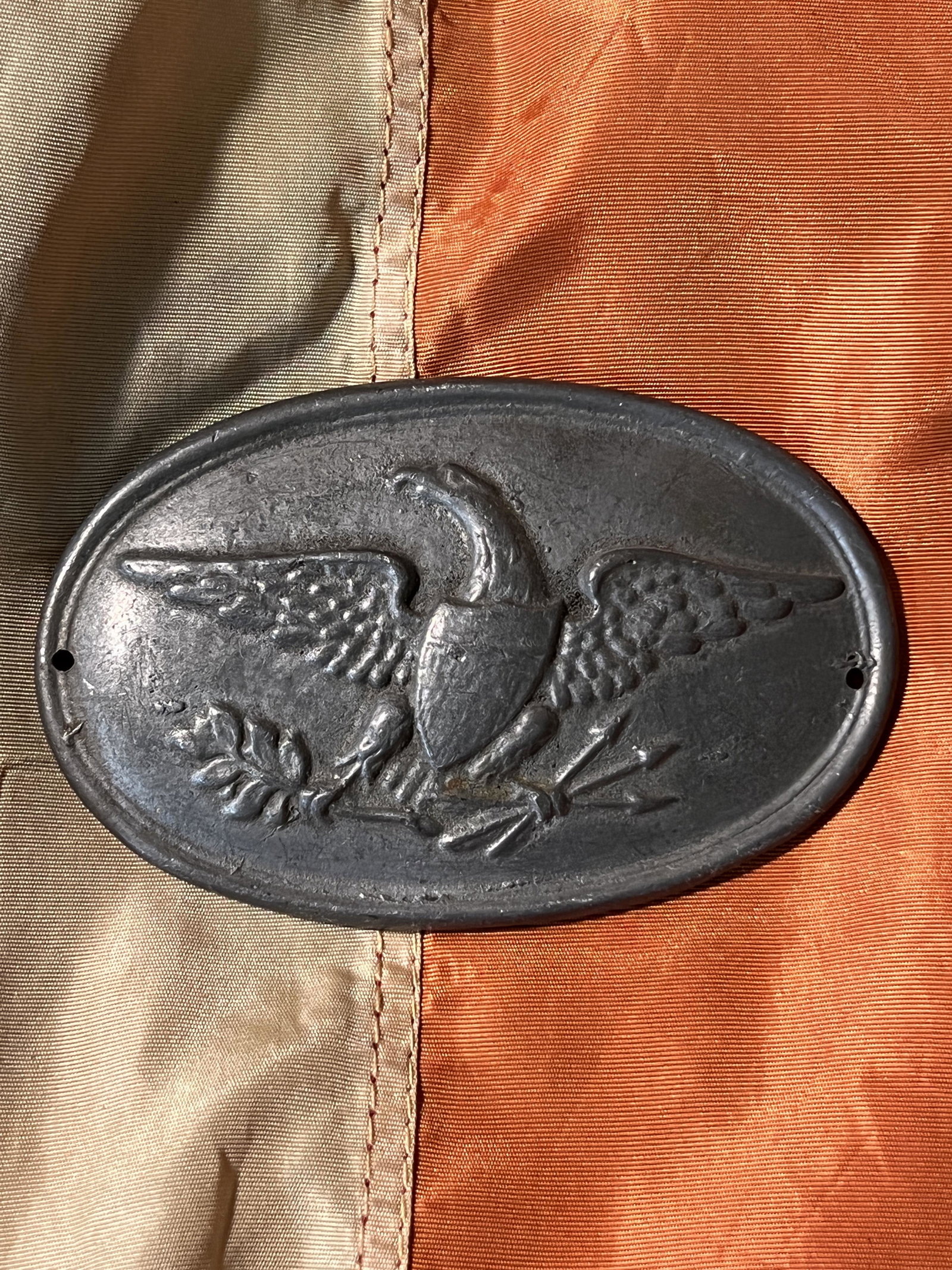 RARE CIVIL WAR CONFEDERATE EAGLE BELT PLATE: RARE CIVIL WAR CONFEDERATE EAGLE BELT PLATE. A RARE FIND. IT IS IN MINT OVERALL SHAPE AND CONDITION WITH A BEAUTIFUL OVERALL PATINA. PLEASE VIEW ALL DETAILED PICTURES. A GREAT FIND AND AN EXCELLENT AD