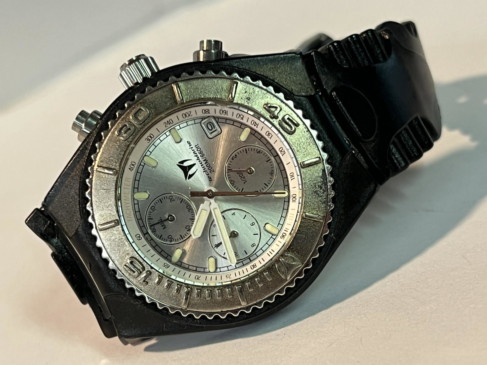 MENS TECHNOMARINE CHRONOGRAPH WRISTWATCH: MENS TECHNOMARINE CHRONOGRAPH WRISTWATCH. PLEASE VIEW ALL DETAILED PICTURES. A GREAT FIND AND AN EXCELLENT ADDITION TO YOUR COLLECTION.